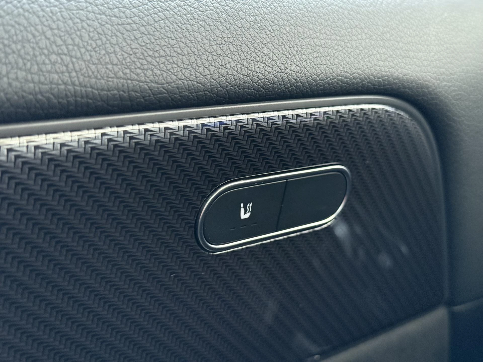 Mercedes-Benz-GLA-image-26