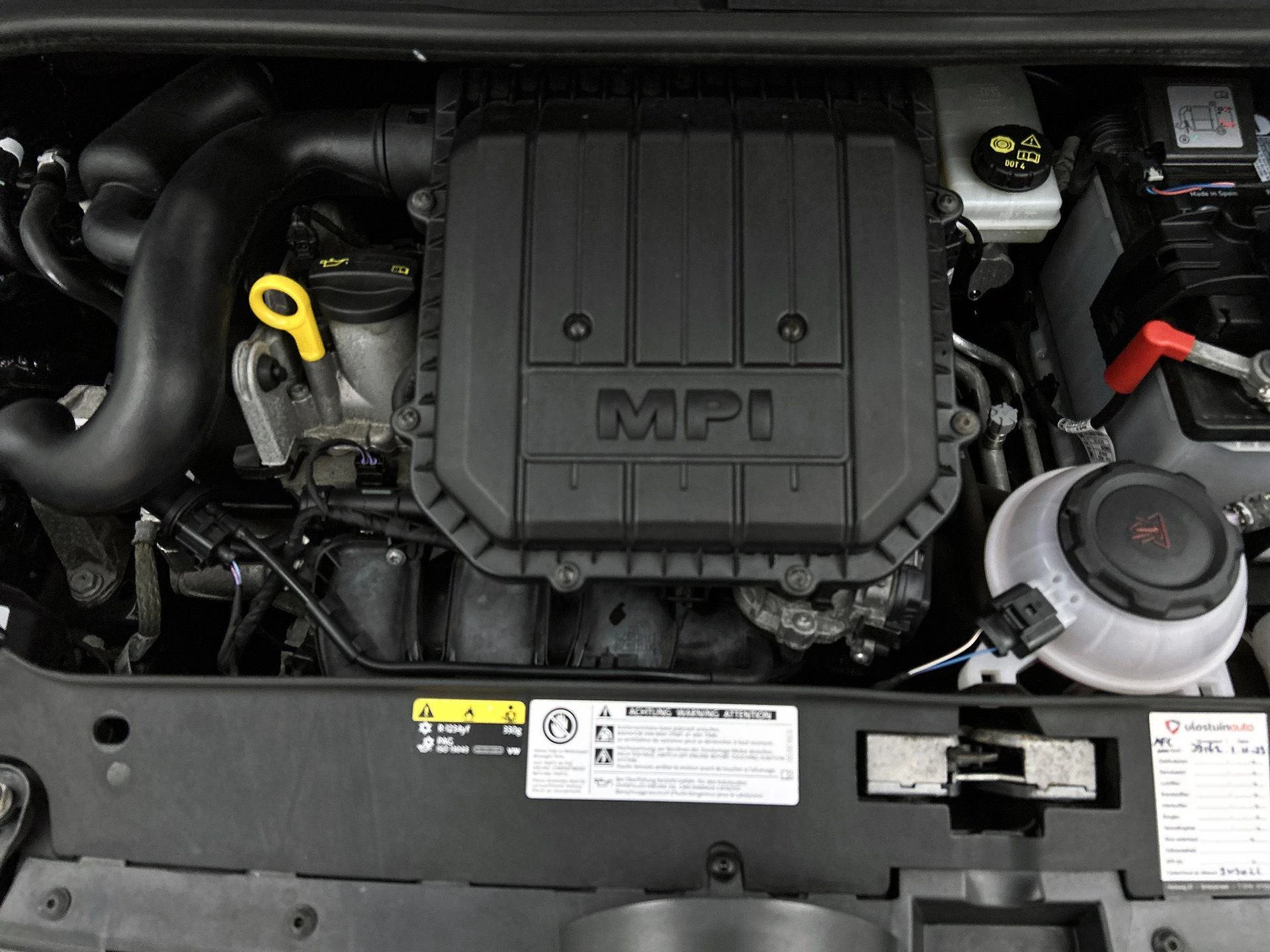Volkswagen-up!-image-24