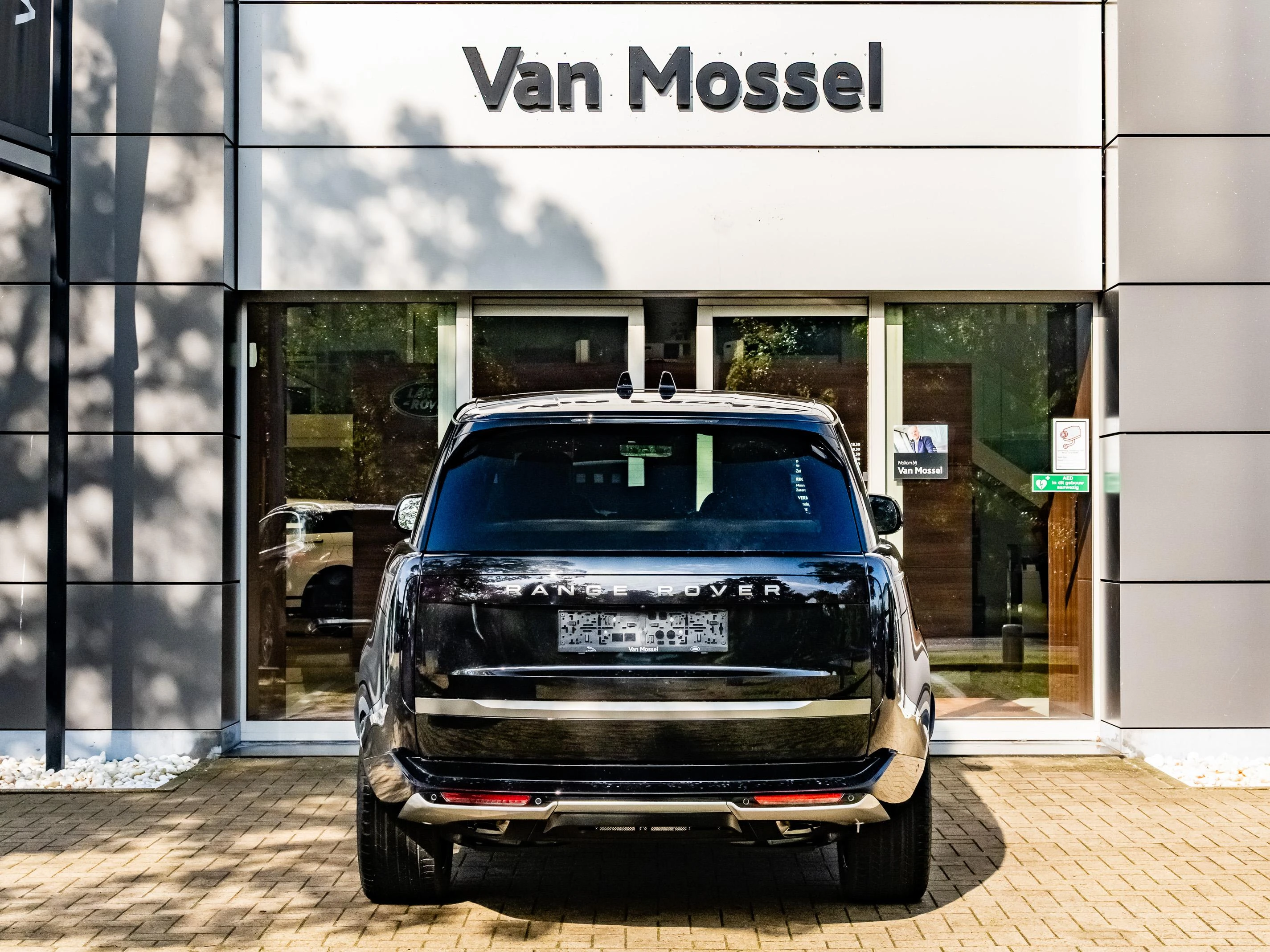Land Rover-Range Rover-image-4