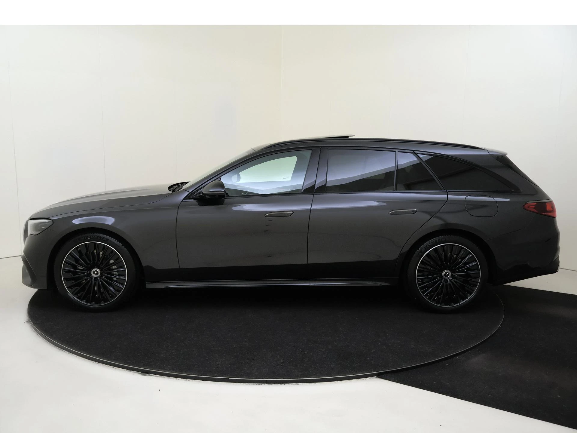 Mercedes-Benz-E-Klasse-image-6