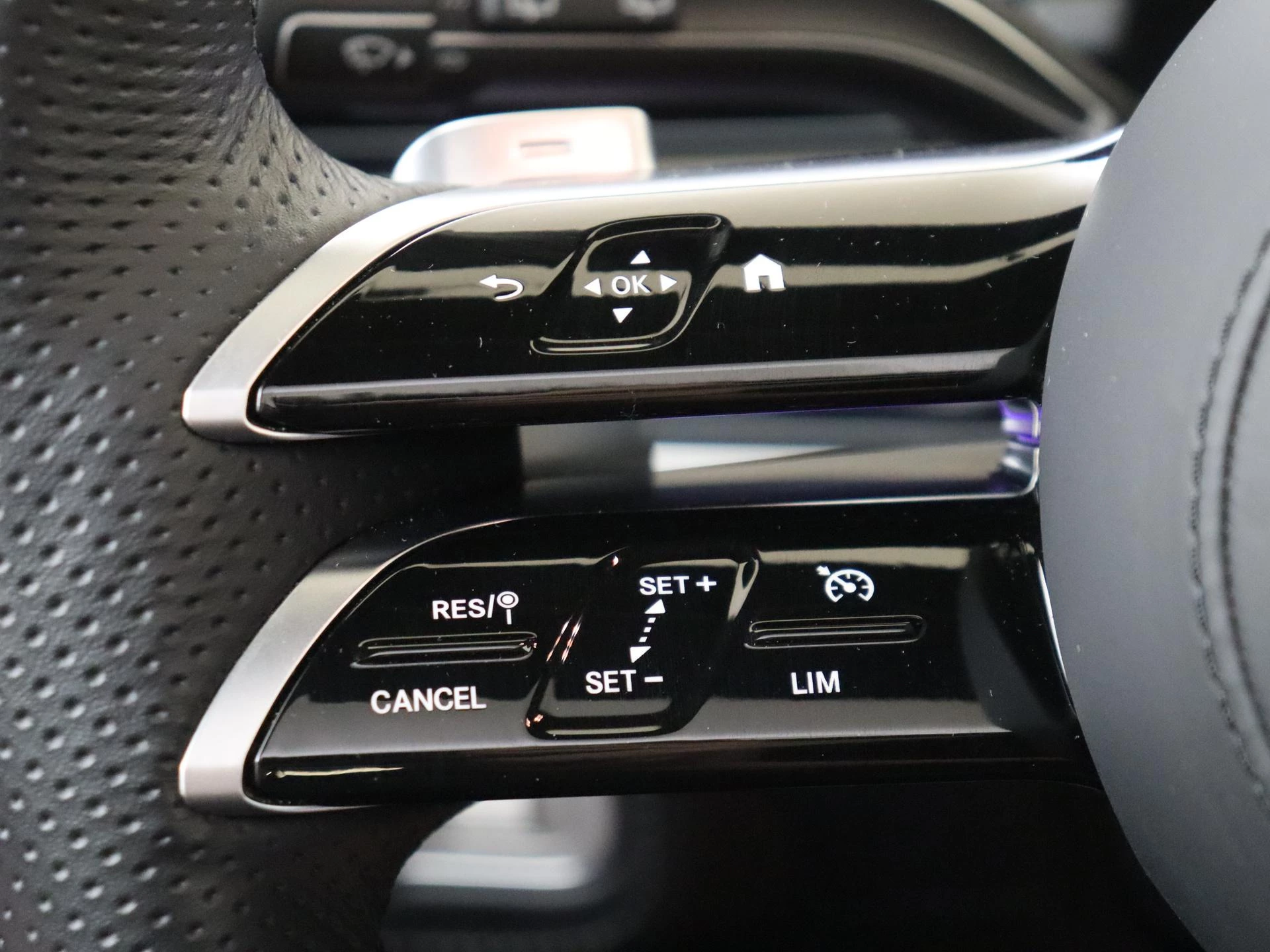 Mercedes-Benz-GLE-image-12