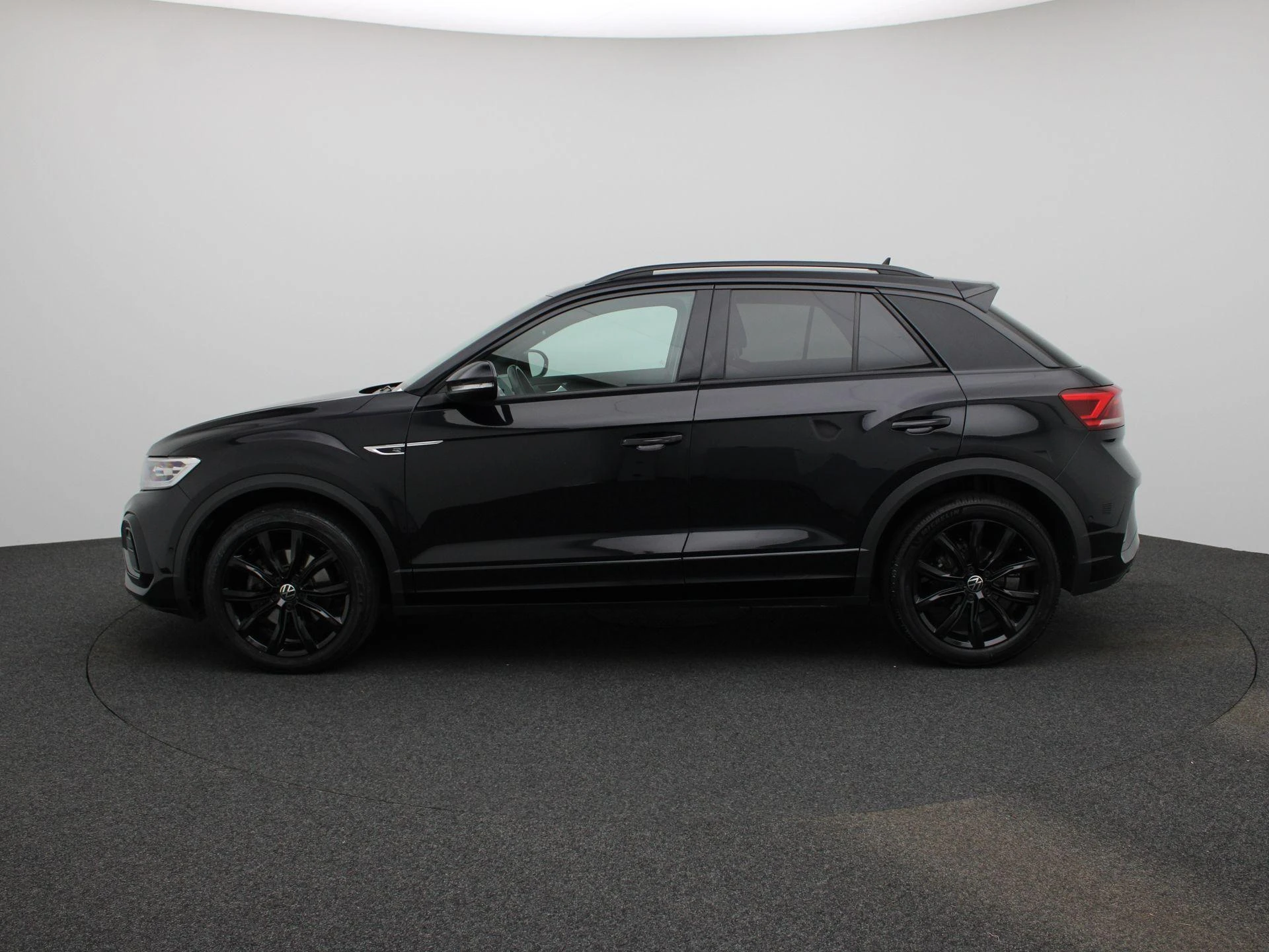 Volkswagen-T-Roc-image-4