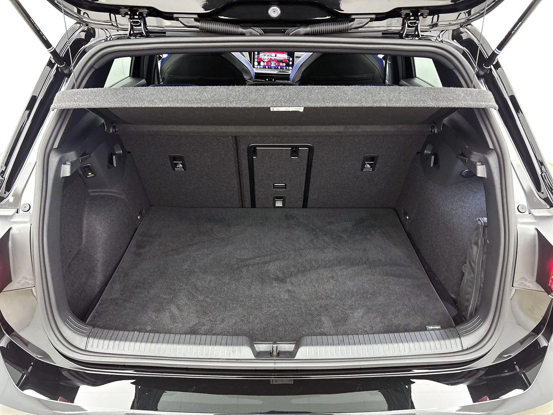 Volkswagen-Golf-image-27