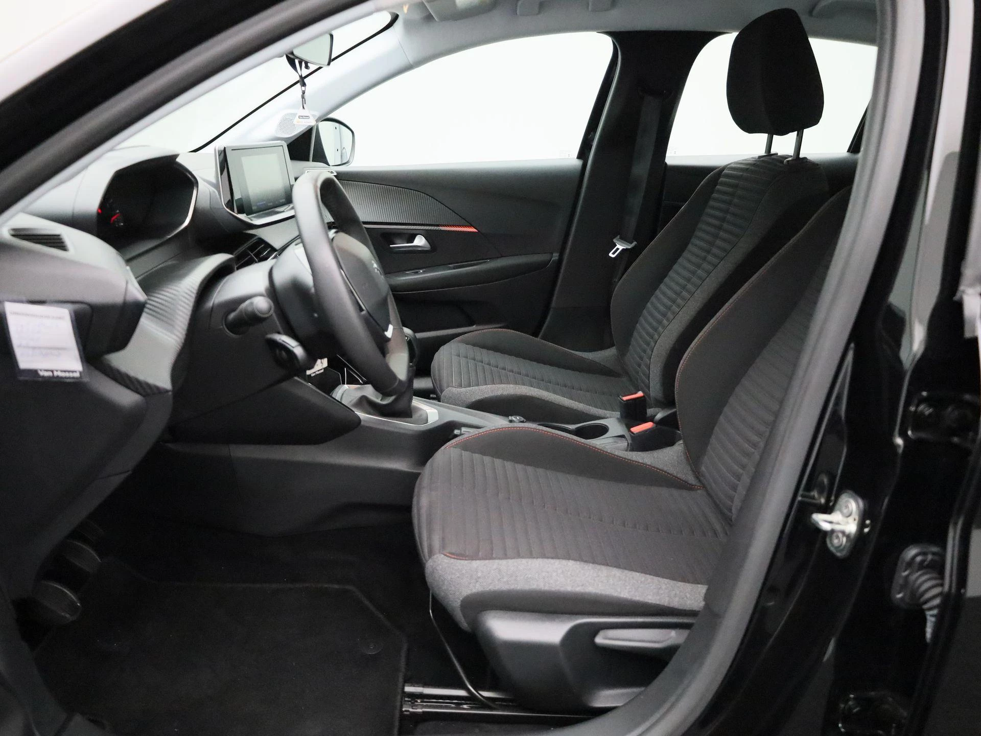 Peugeot-208-image-8