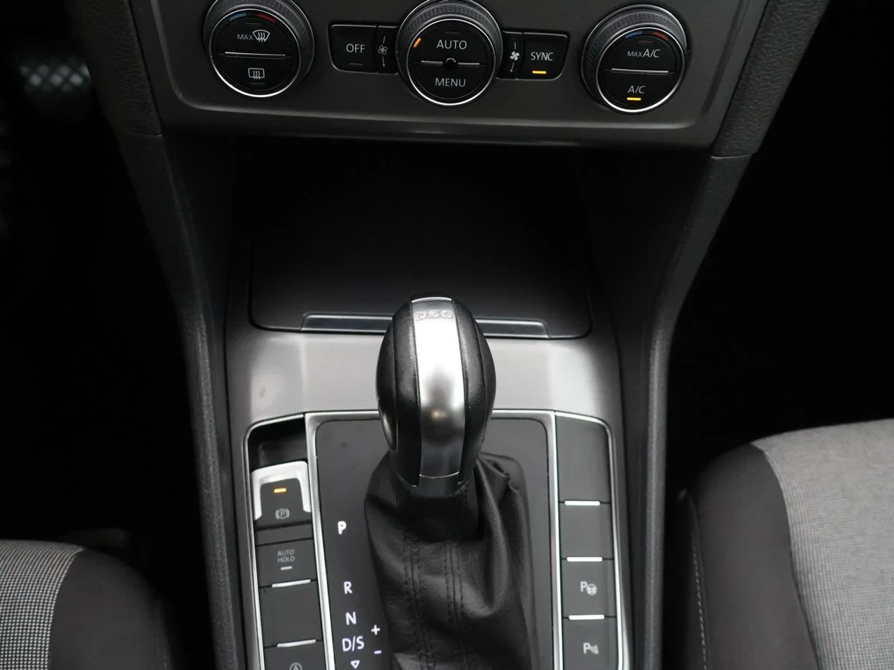 Volkswagen-Golf Sportsvan-image-14