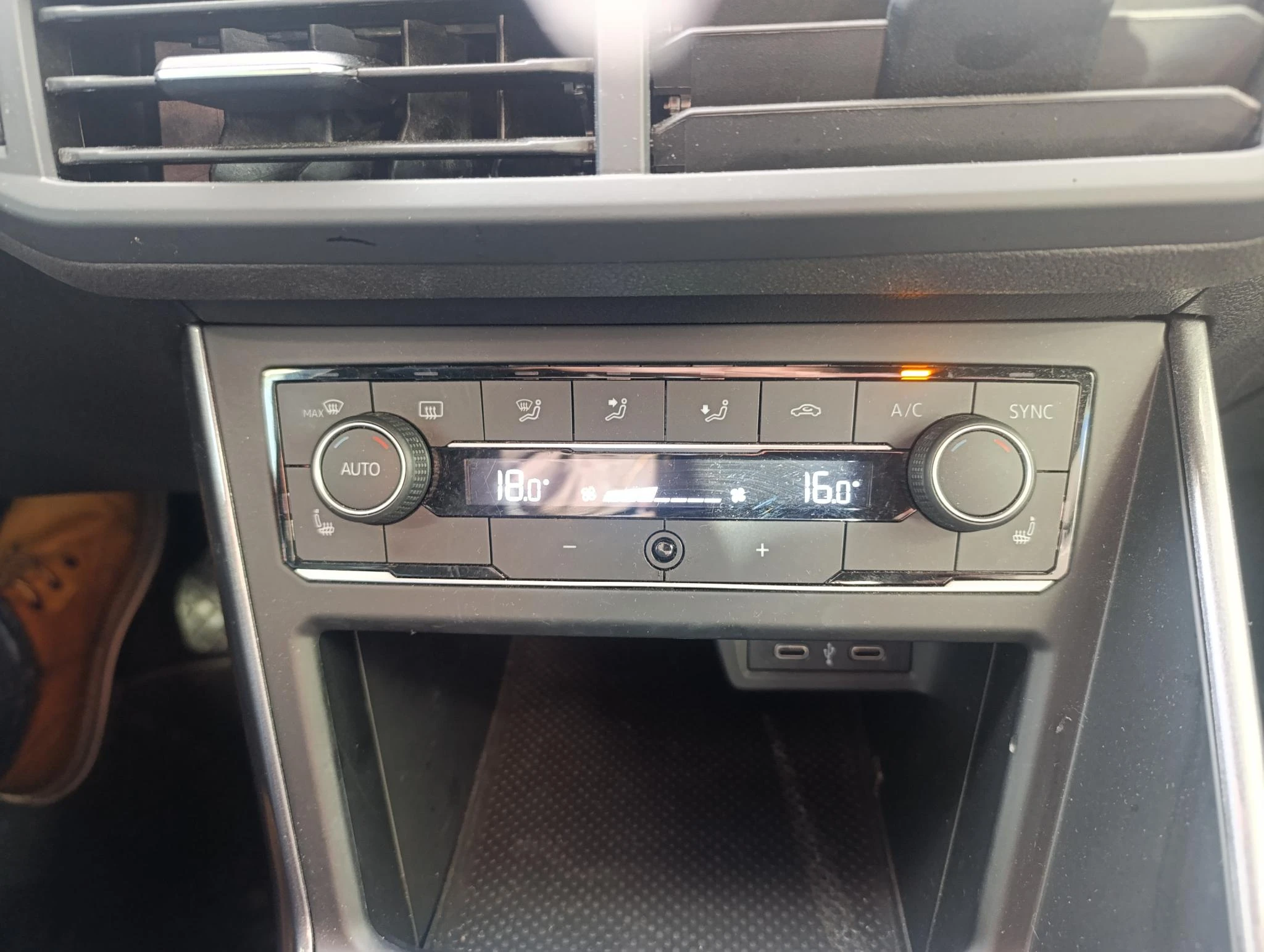 Volkswagen-Polo-image-21