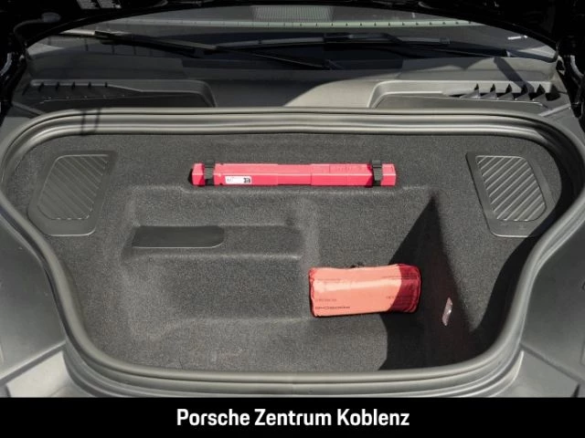 Porsche Macan 4 -