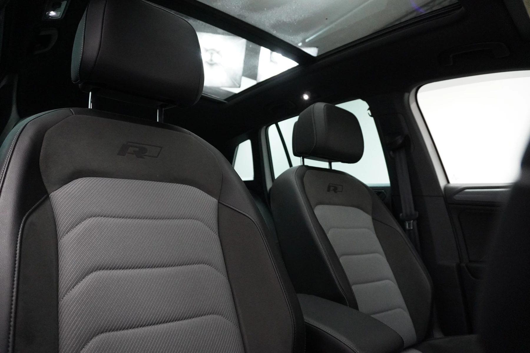 Volkswagen-Tiguan-image-28