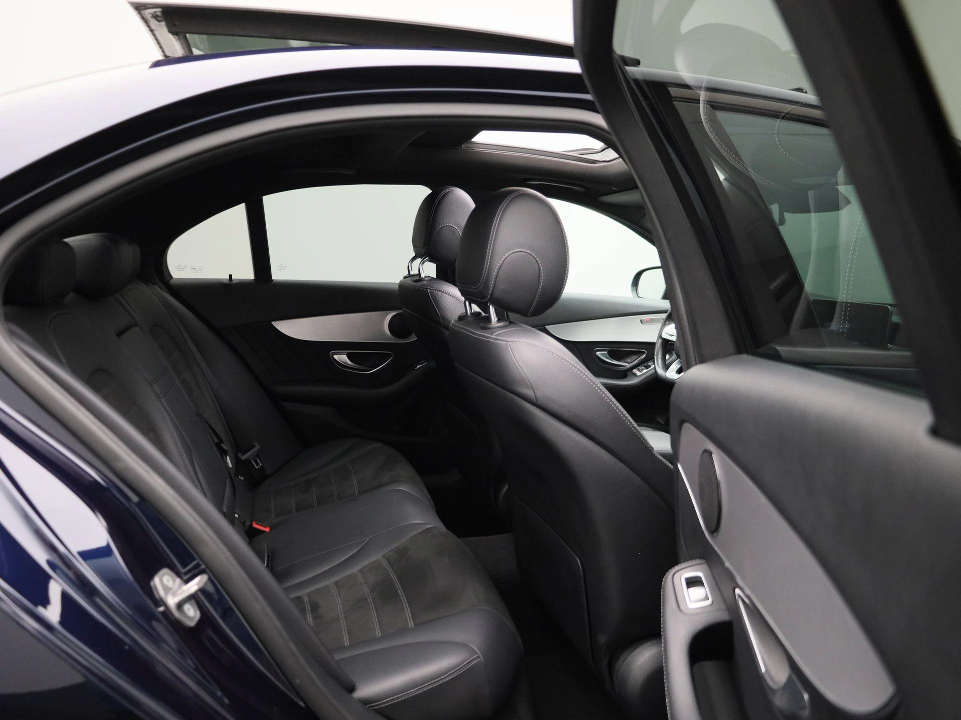 Mercedes-Benz-C-Klasse-image-45