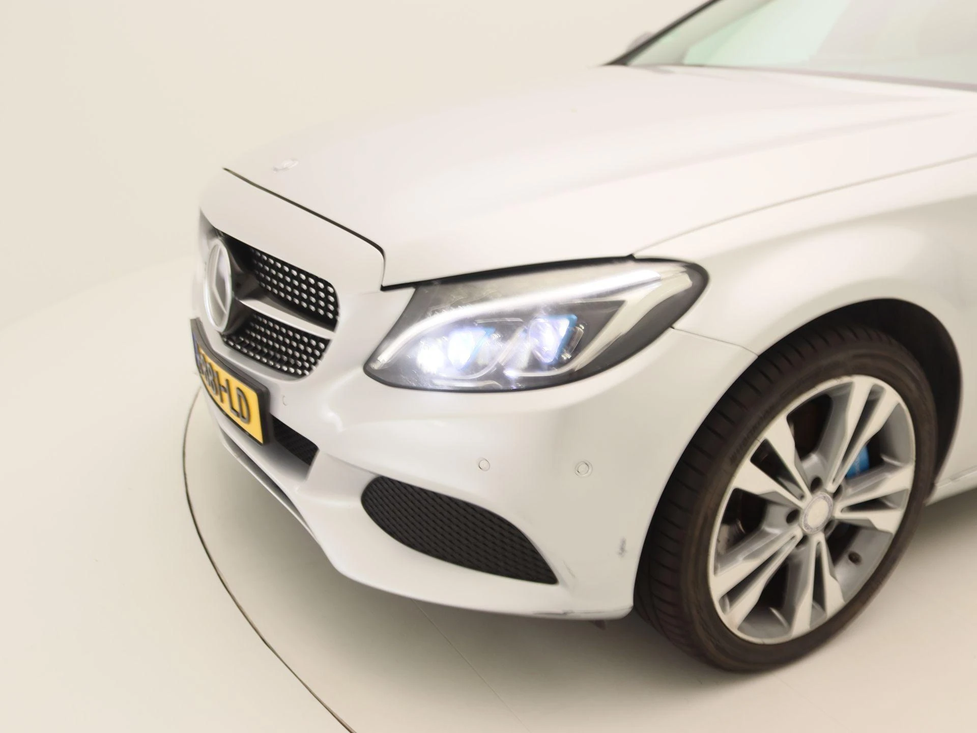 Mercedes-Benz-C-Klasse-image-15