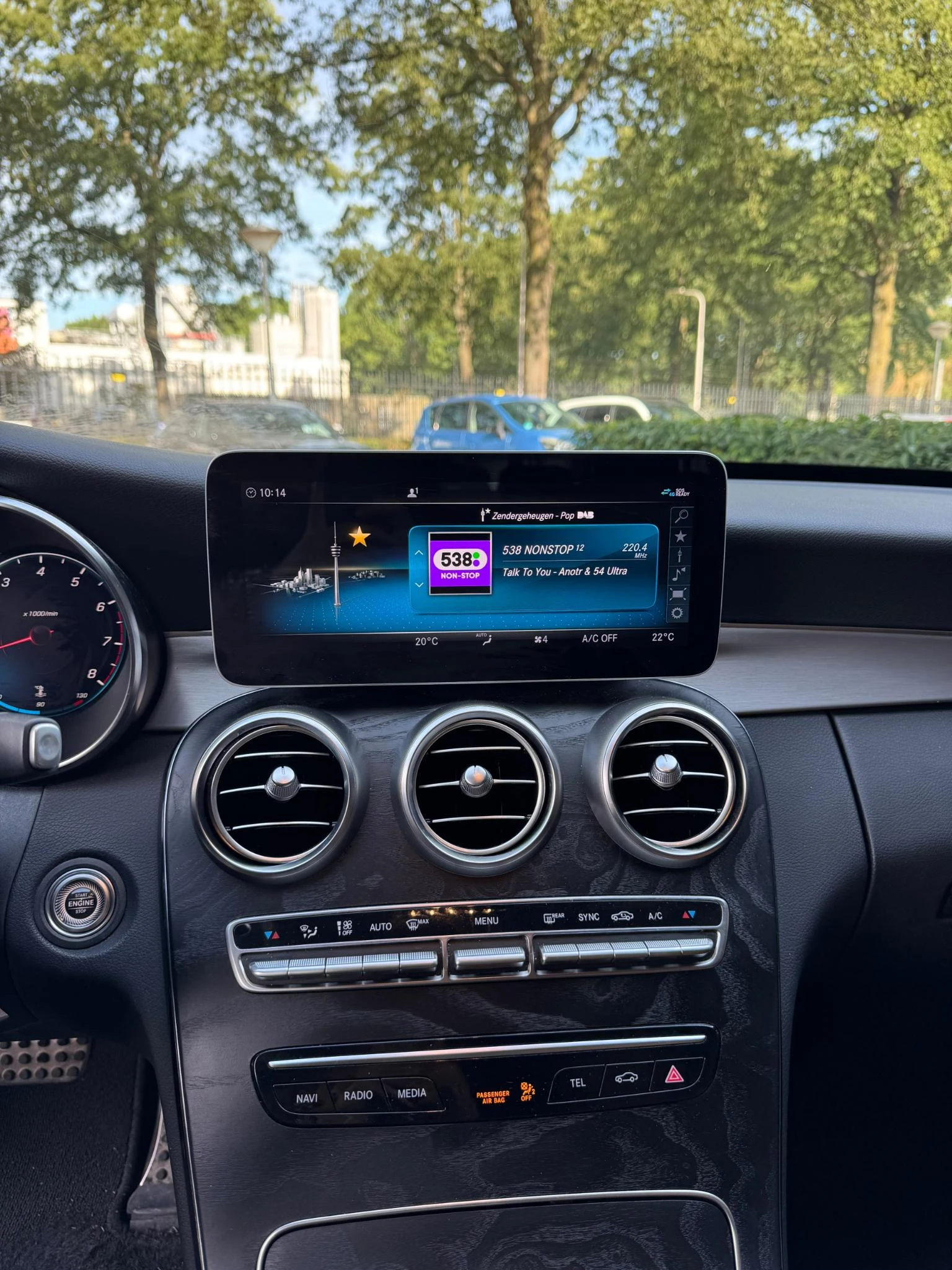 Mercedes-Benz-C-Klasse-image-4