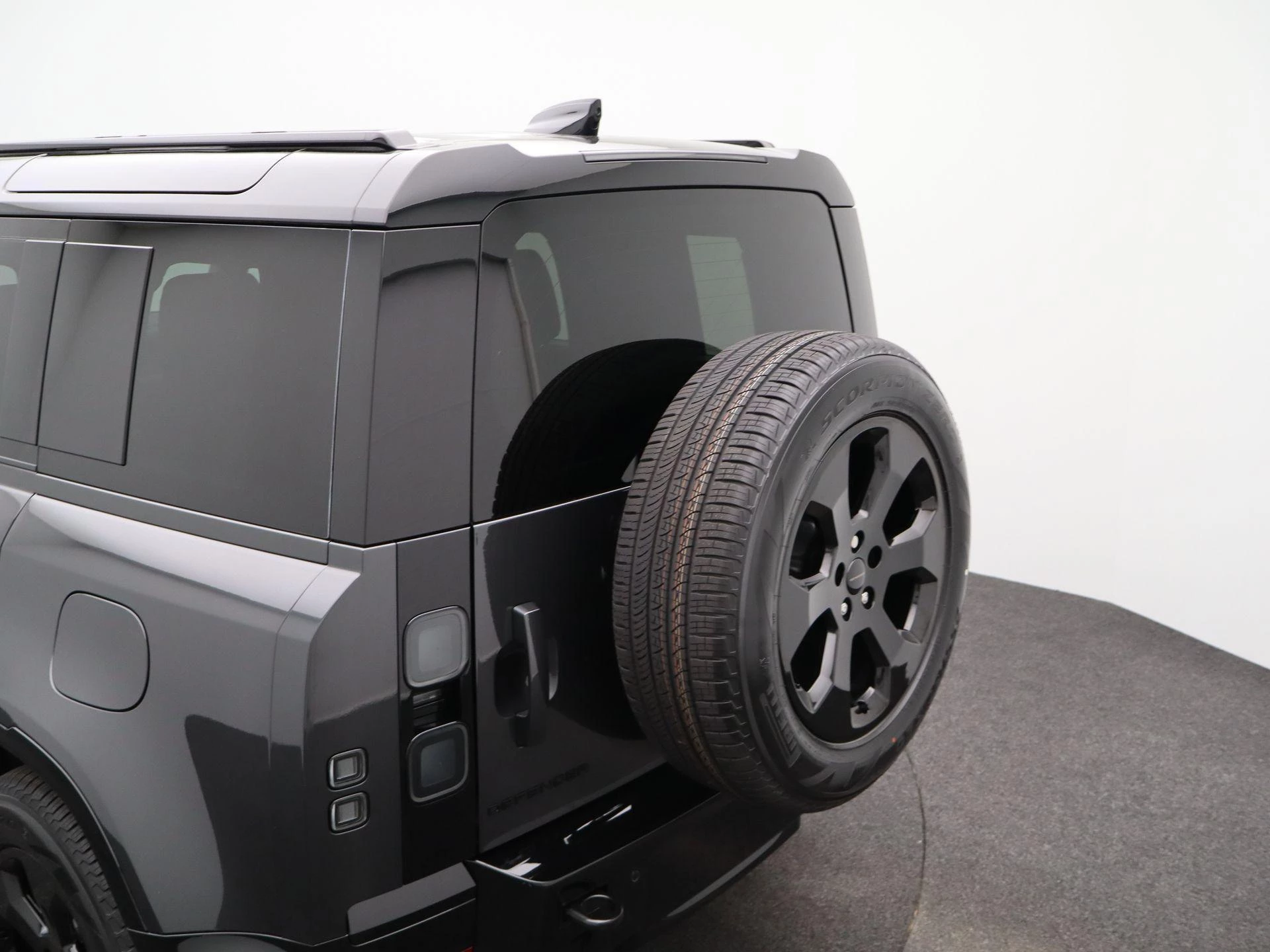 Land Rover Defender 2.0 P300e 110 X-Dynamic SE