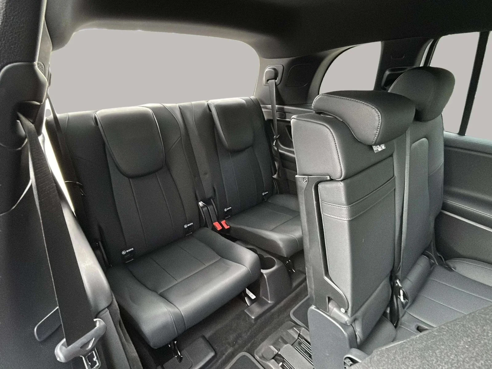 Mercedes-Benz-EQB-image-19