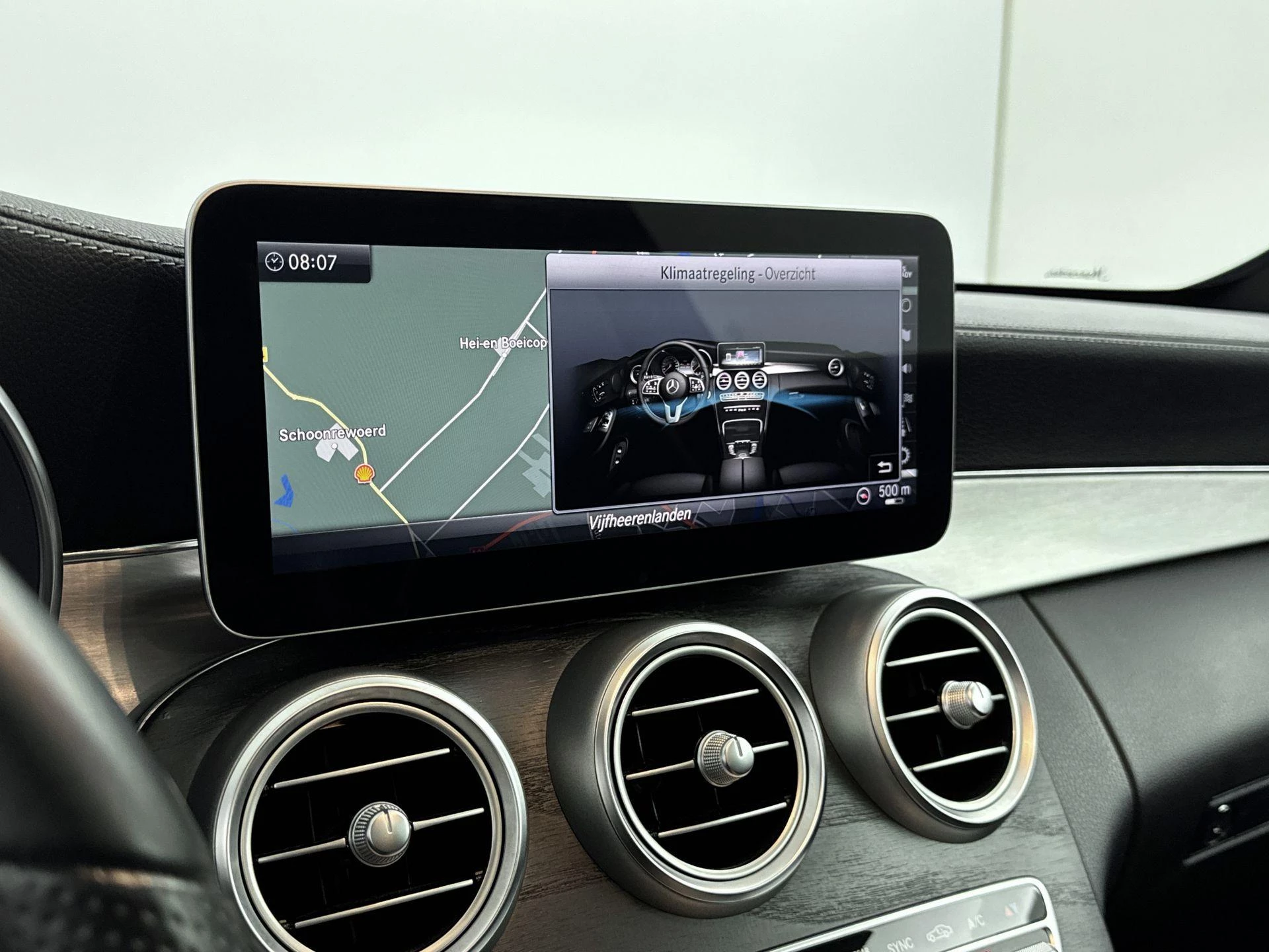 Mercedes-Benz-C-Klasse-image-17