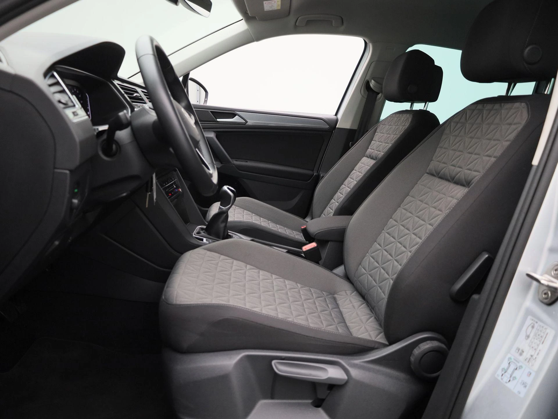 Volkswagen-Tiguan-image-13
