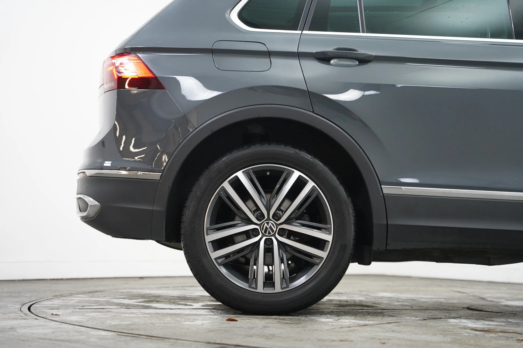 Volkswagen-Tiguan-image-33