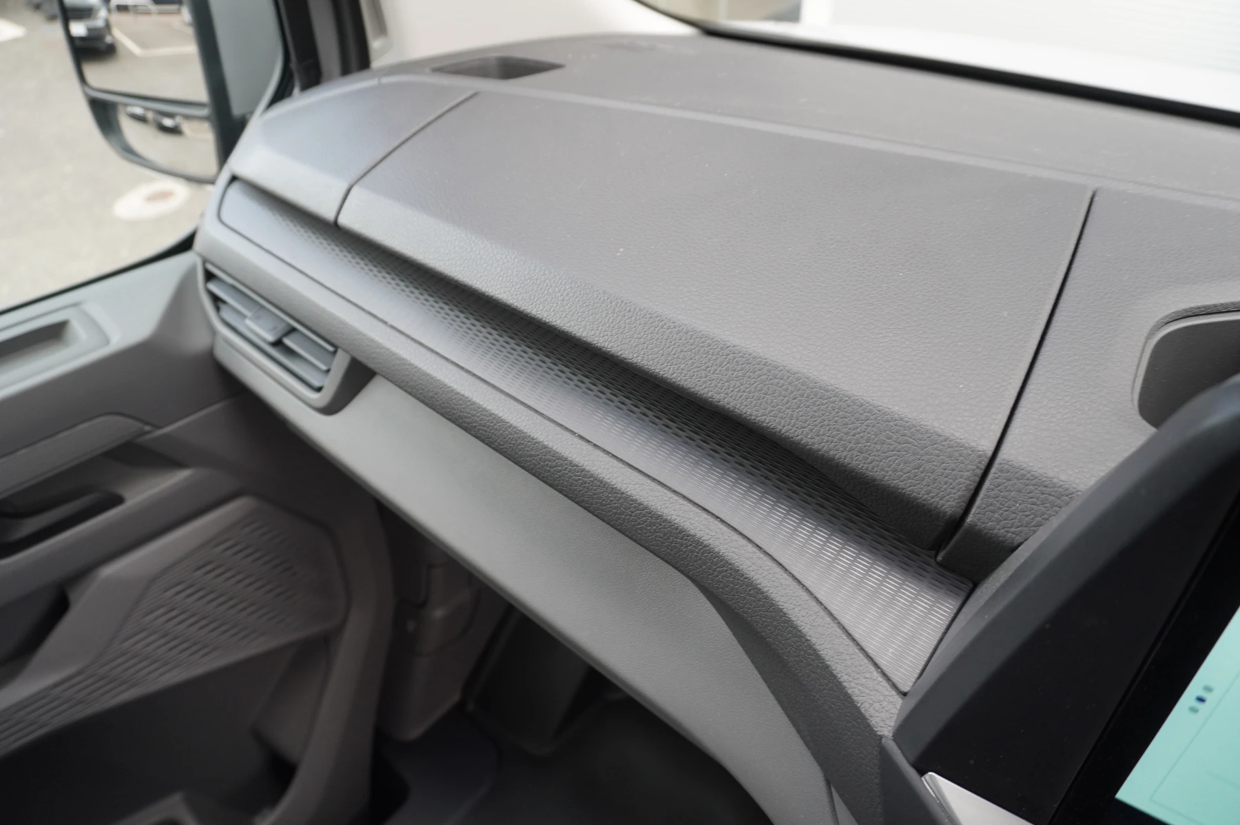 Volkswagen-Transporter-image-44