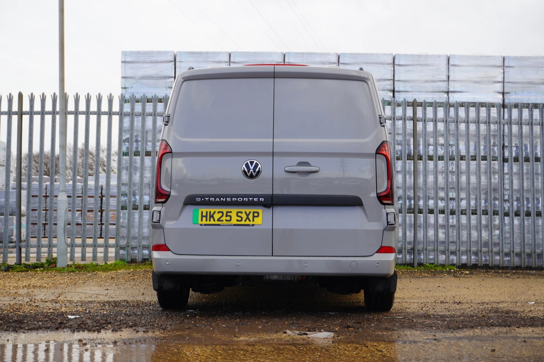 Volkswagen-Transporter-image-13