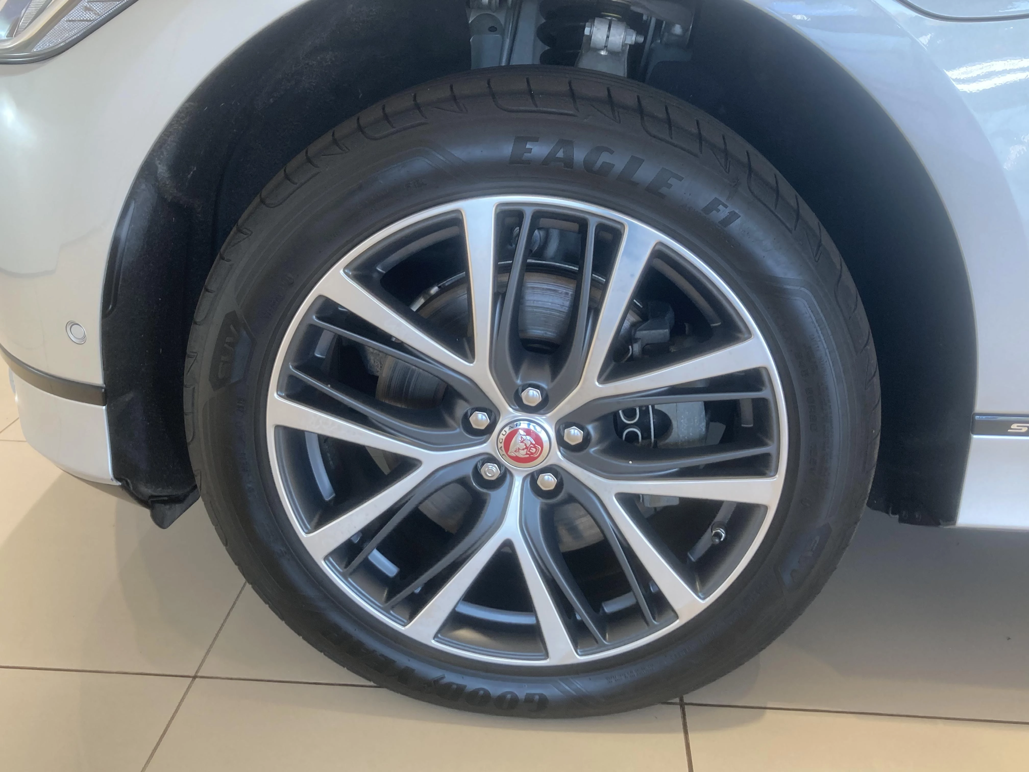 Jaguar-I-PACE-image-8