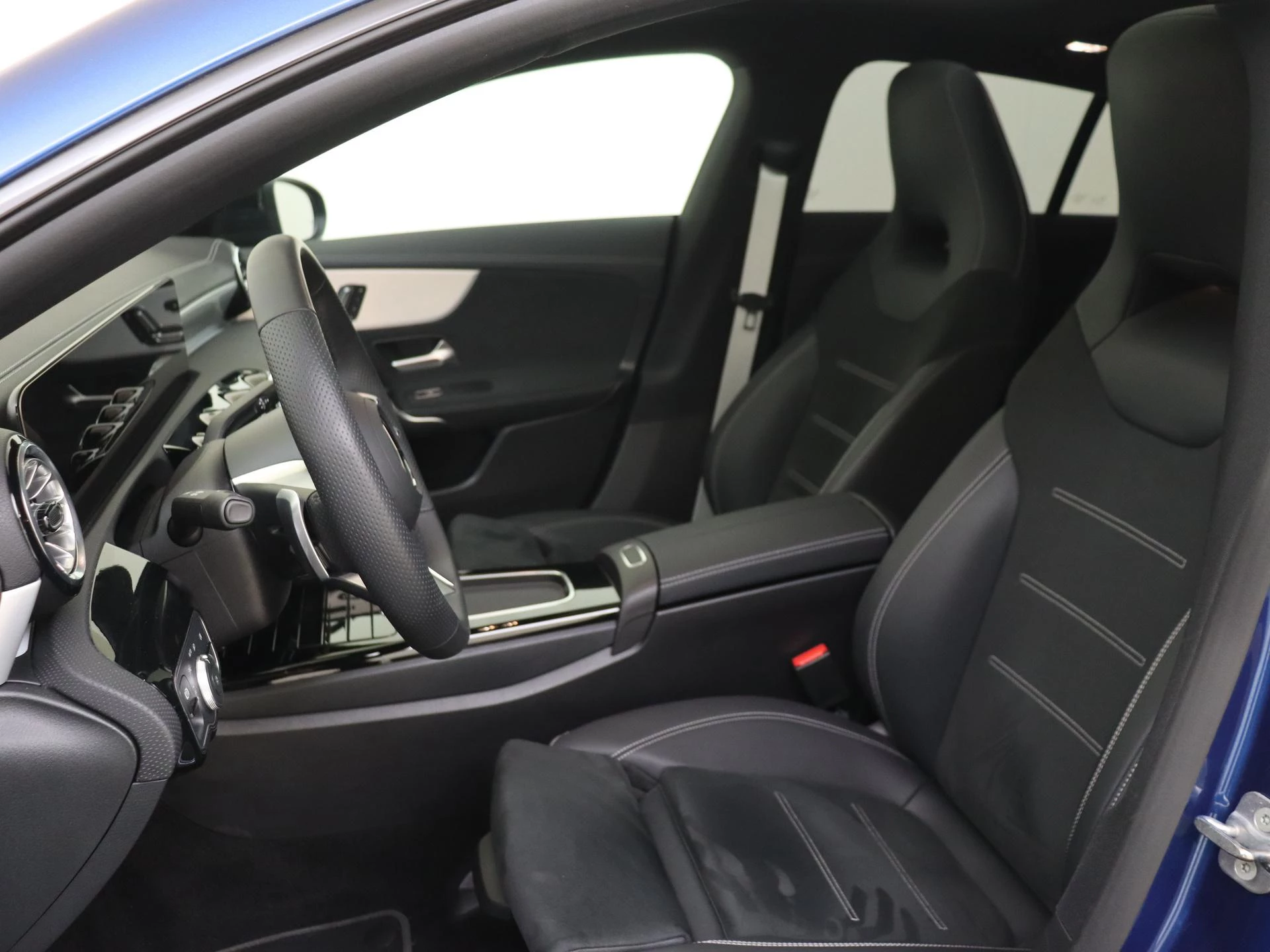 Mercedes-Benz-CLA-image-10