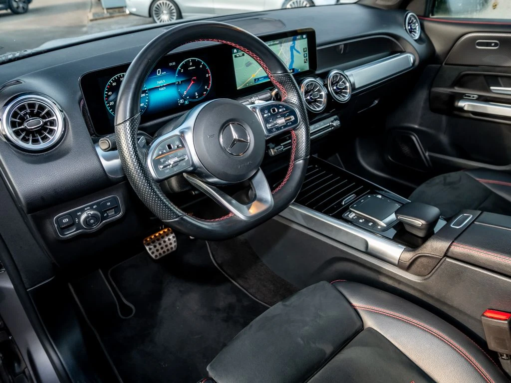 Mercedes-Benz-GLB 200 d-image-8
