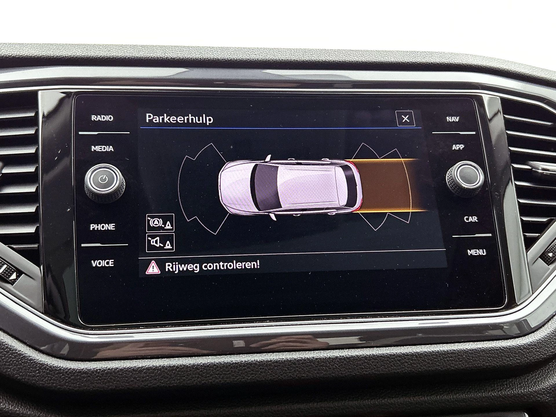 Volkswagen-T-Roc-image-9