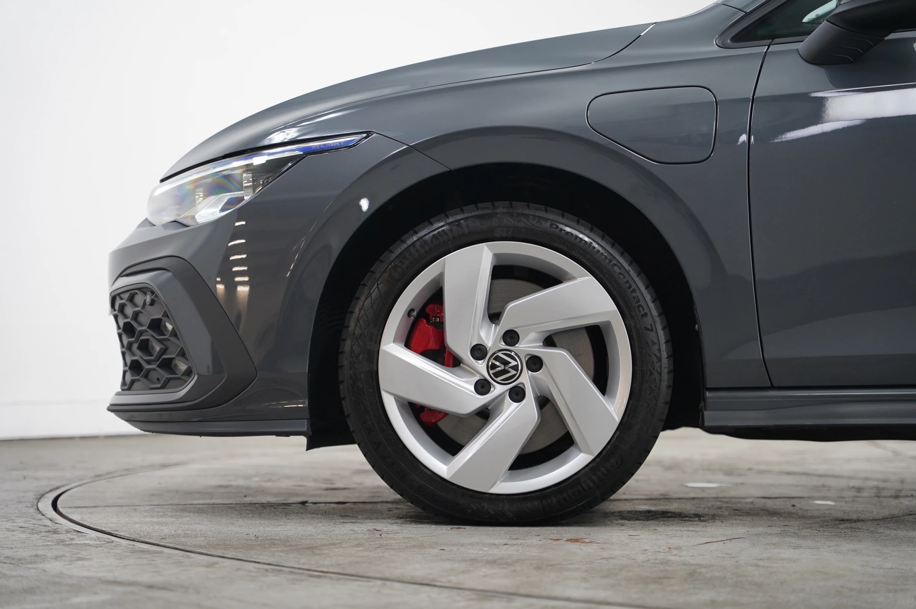 Volkswagen-Golf-image-4