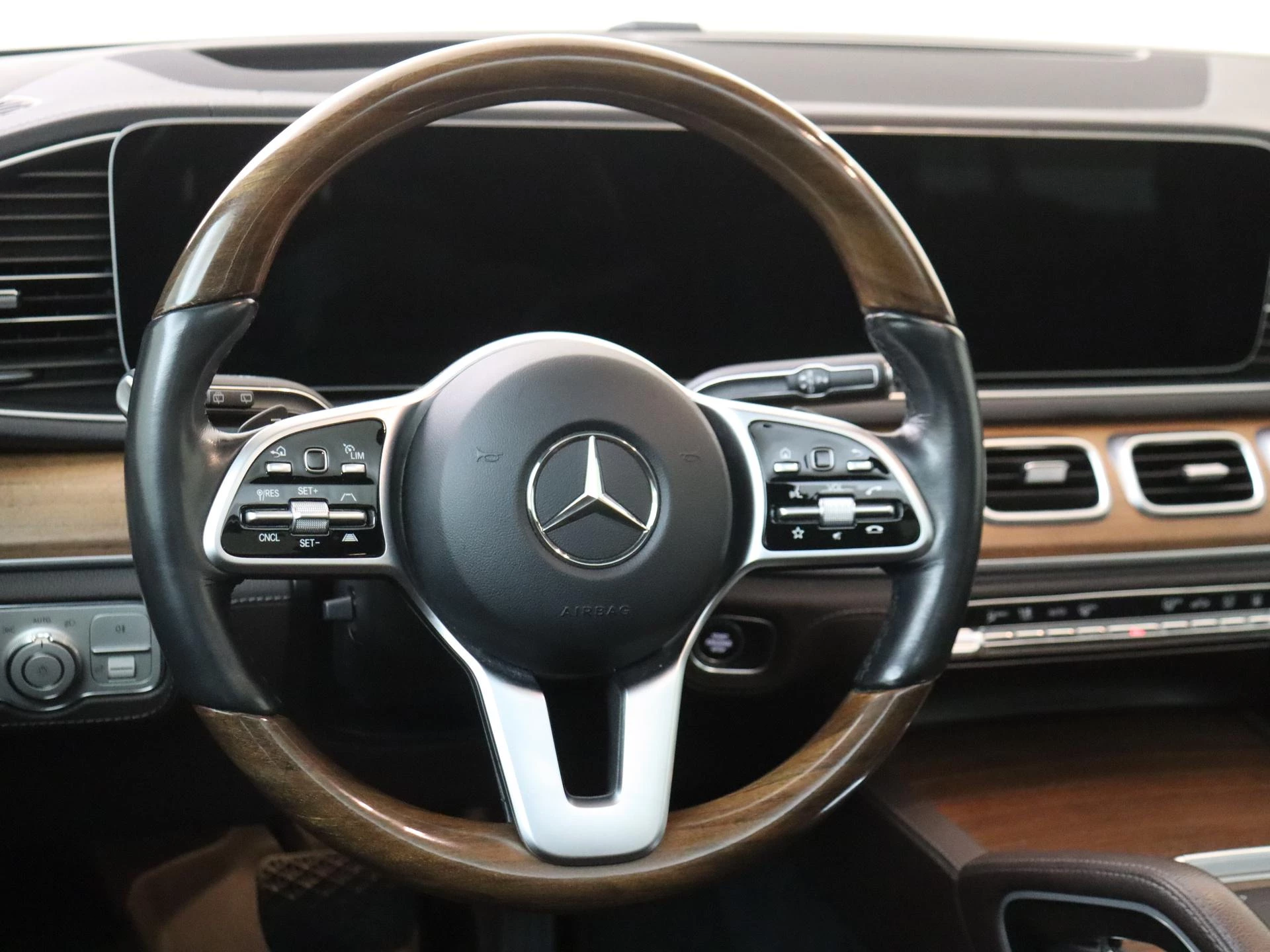 Mercedes-Benz-GLE-image-11