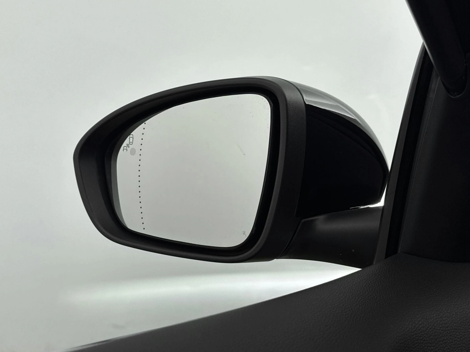 Renault-Megane E-Tech-image-17