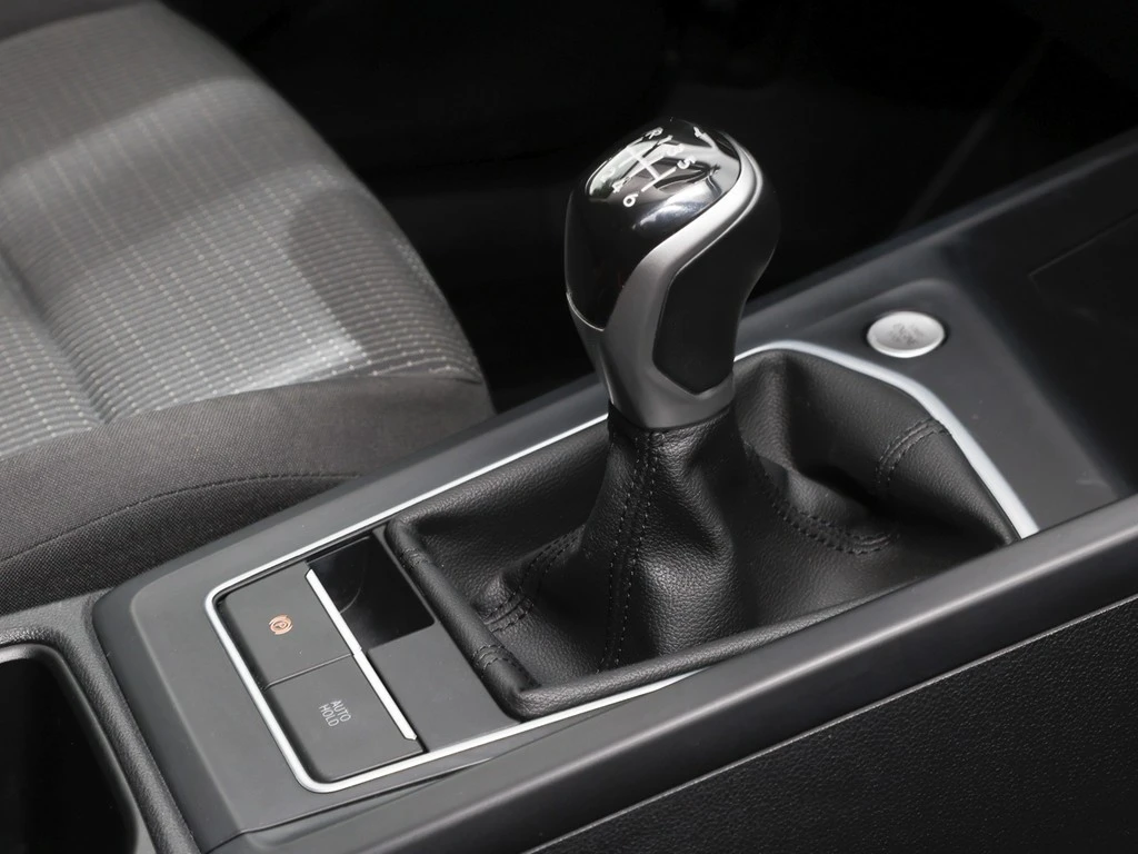 Volkswagen-Golf-image-7