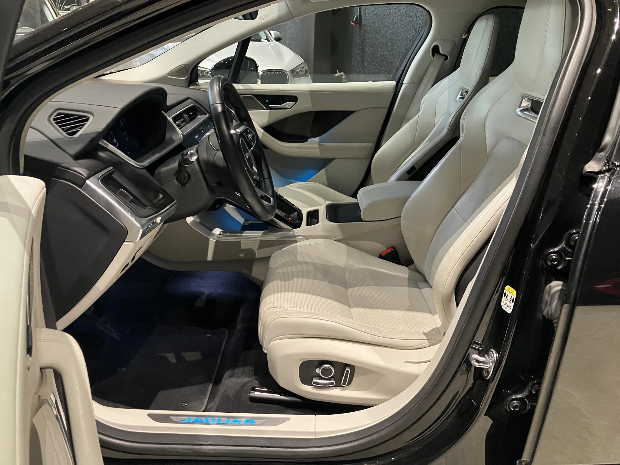 Jaguar-I-PACE-image-21