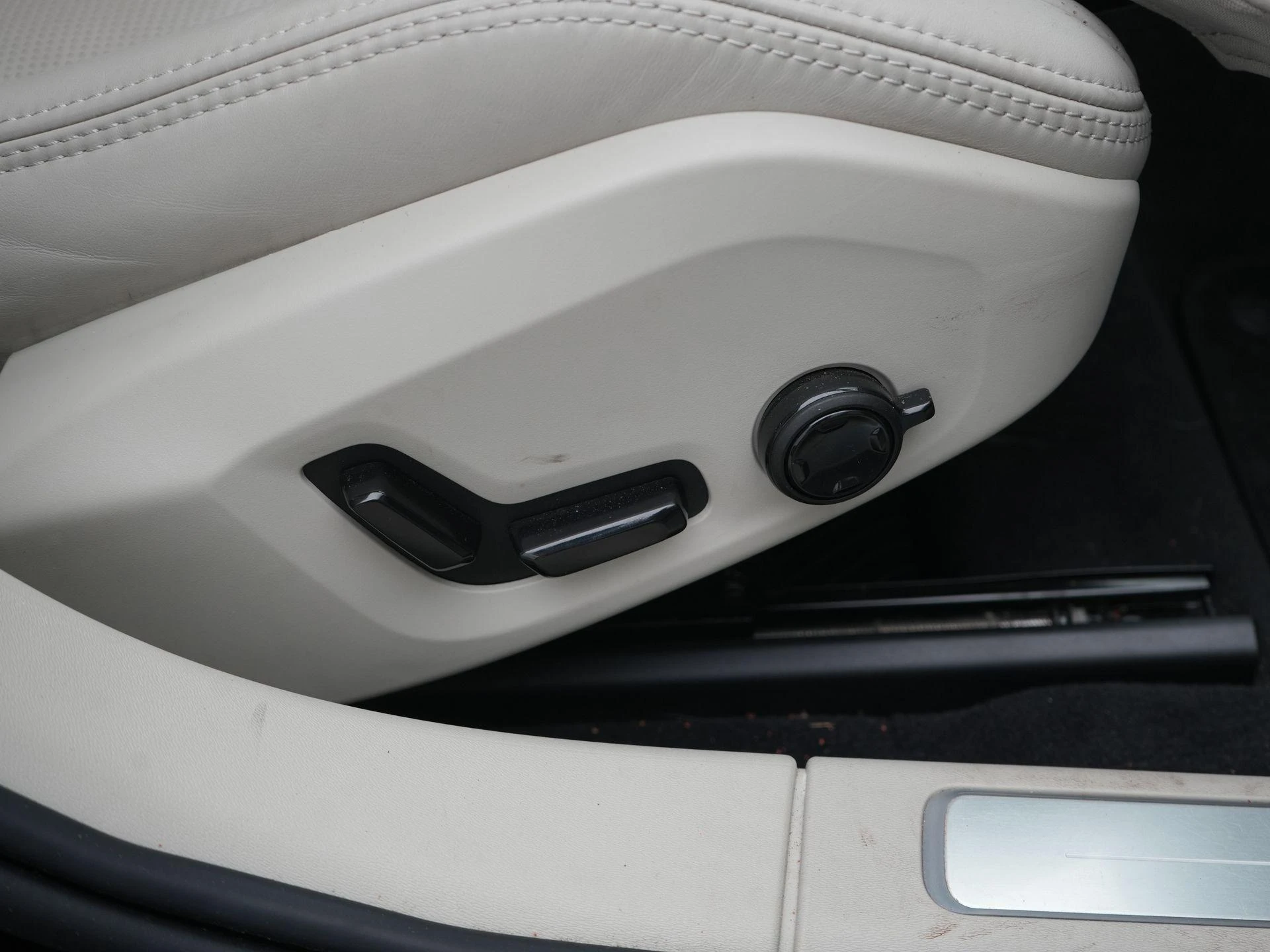 Volvo-S90-image-35