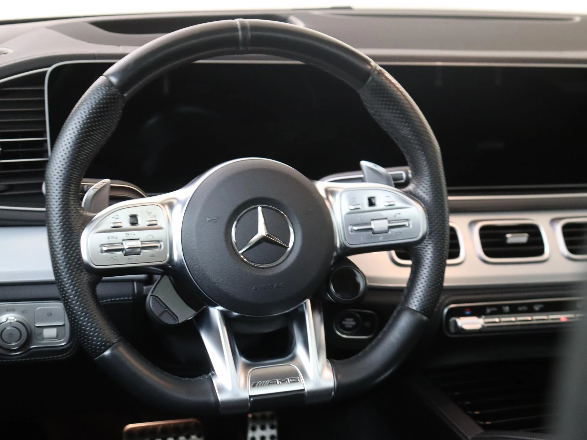 Mercedes-Benz-GLE-image-16