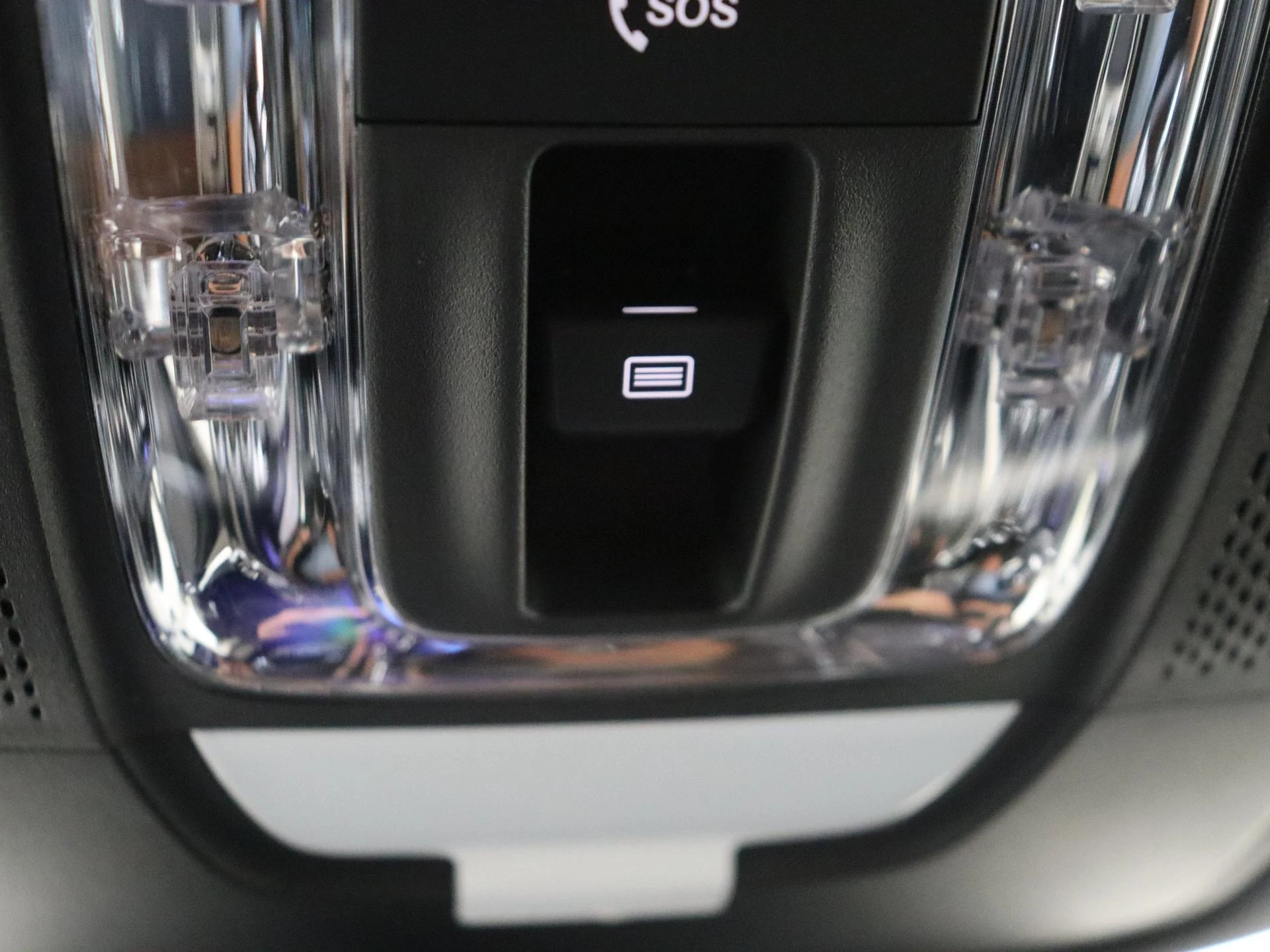 Mercedes-Benz-EQB-image-23