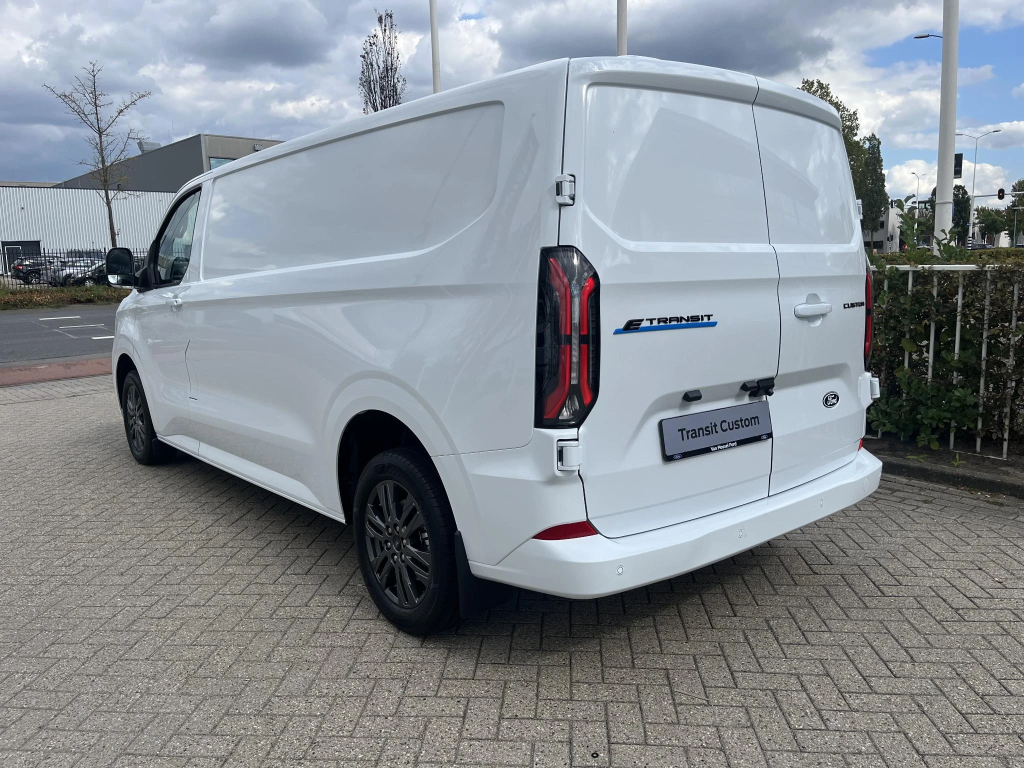 Ford-E-Transit-image-5