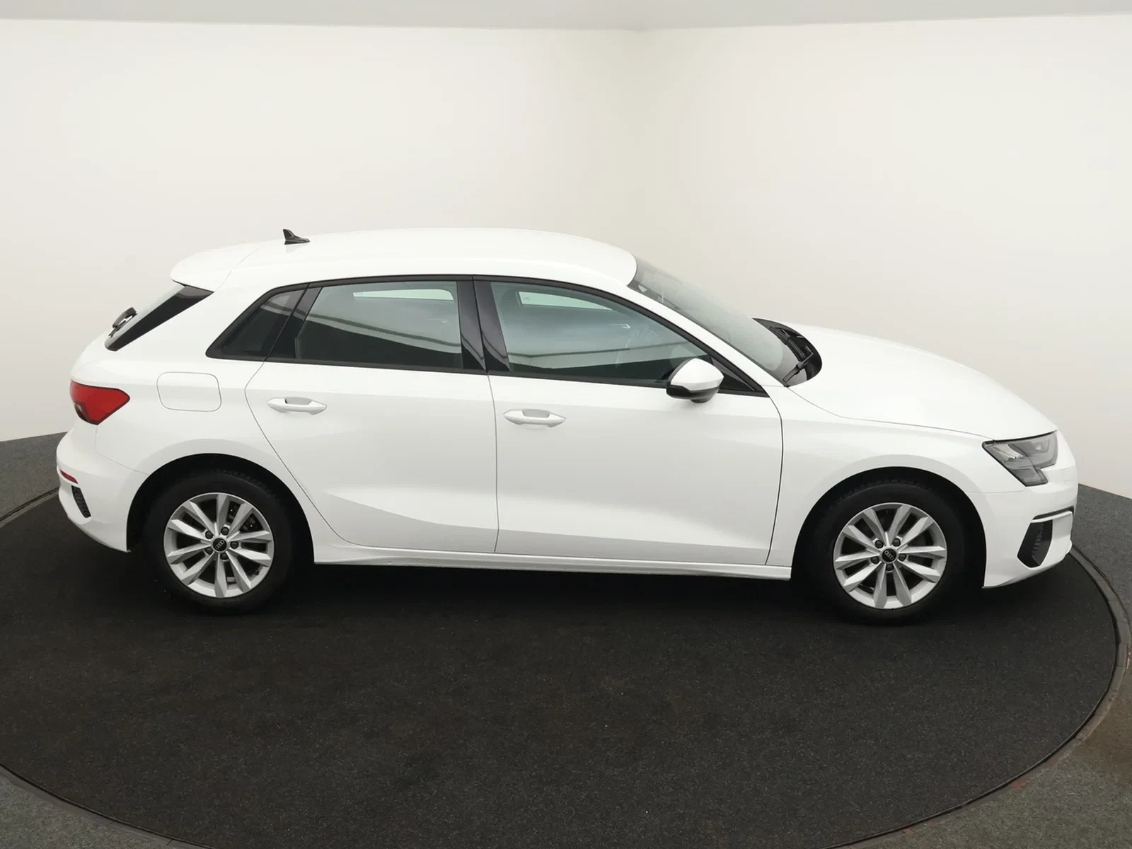Audi A3 Sportback 30TFSI Business Edition Attraction 110PK *AUTOMAAT*CRUISE*KEYLESS GO*VIRTUAL COCKPIT*APP-C