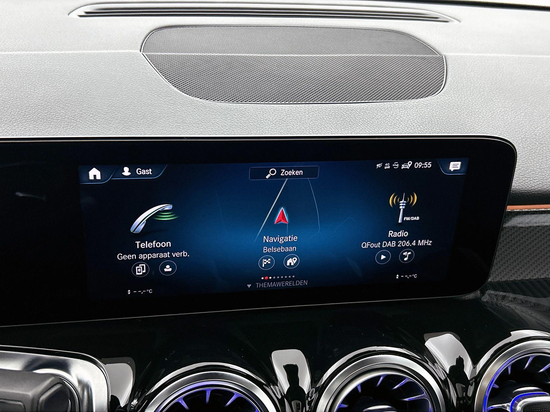 Mercedes-Benz-GLB-image-22