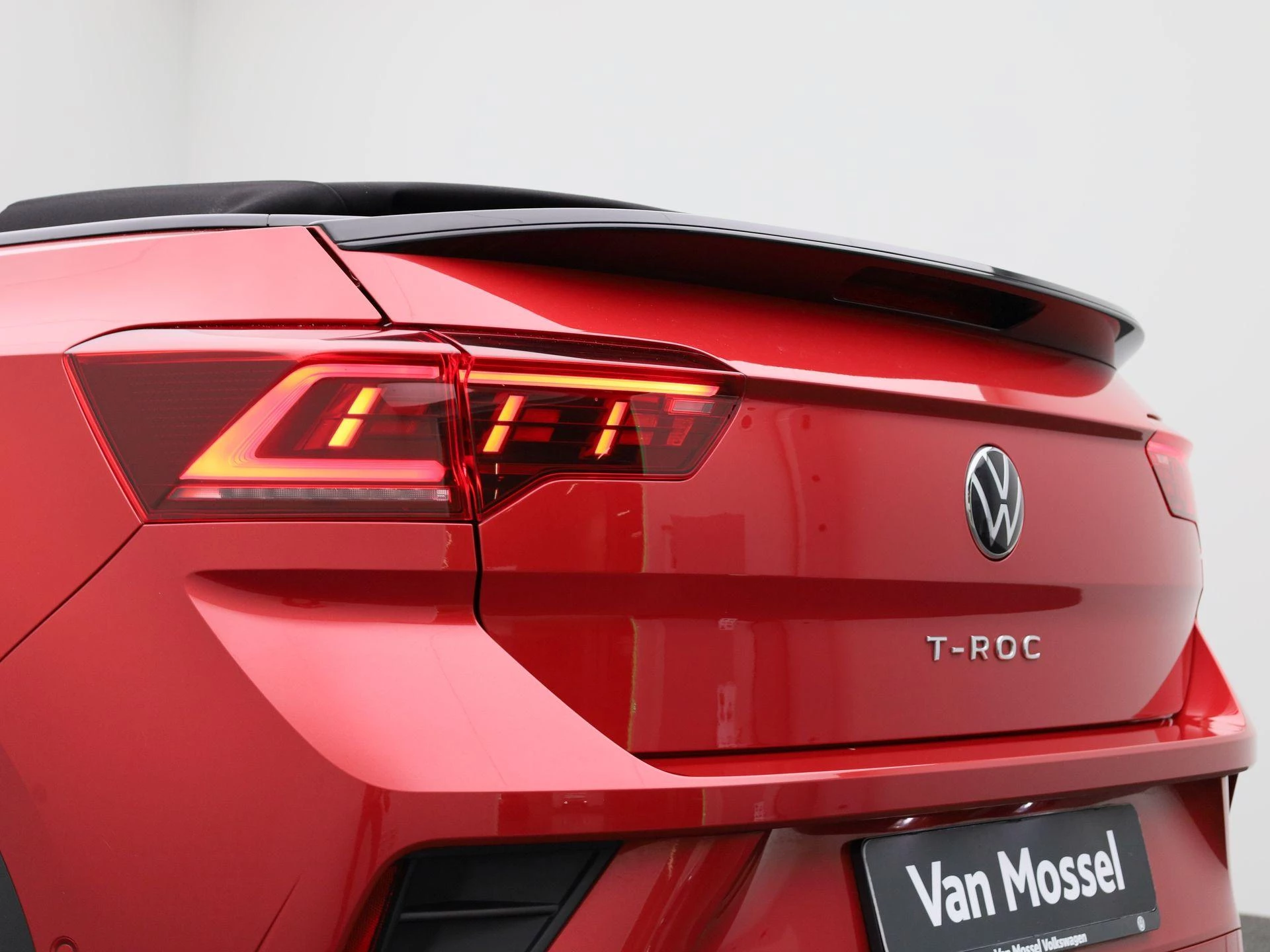 Volkswagen-T-Roc-image-44