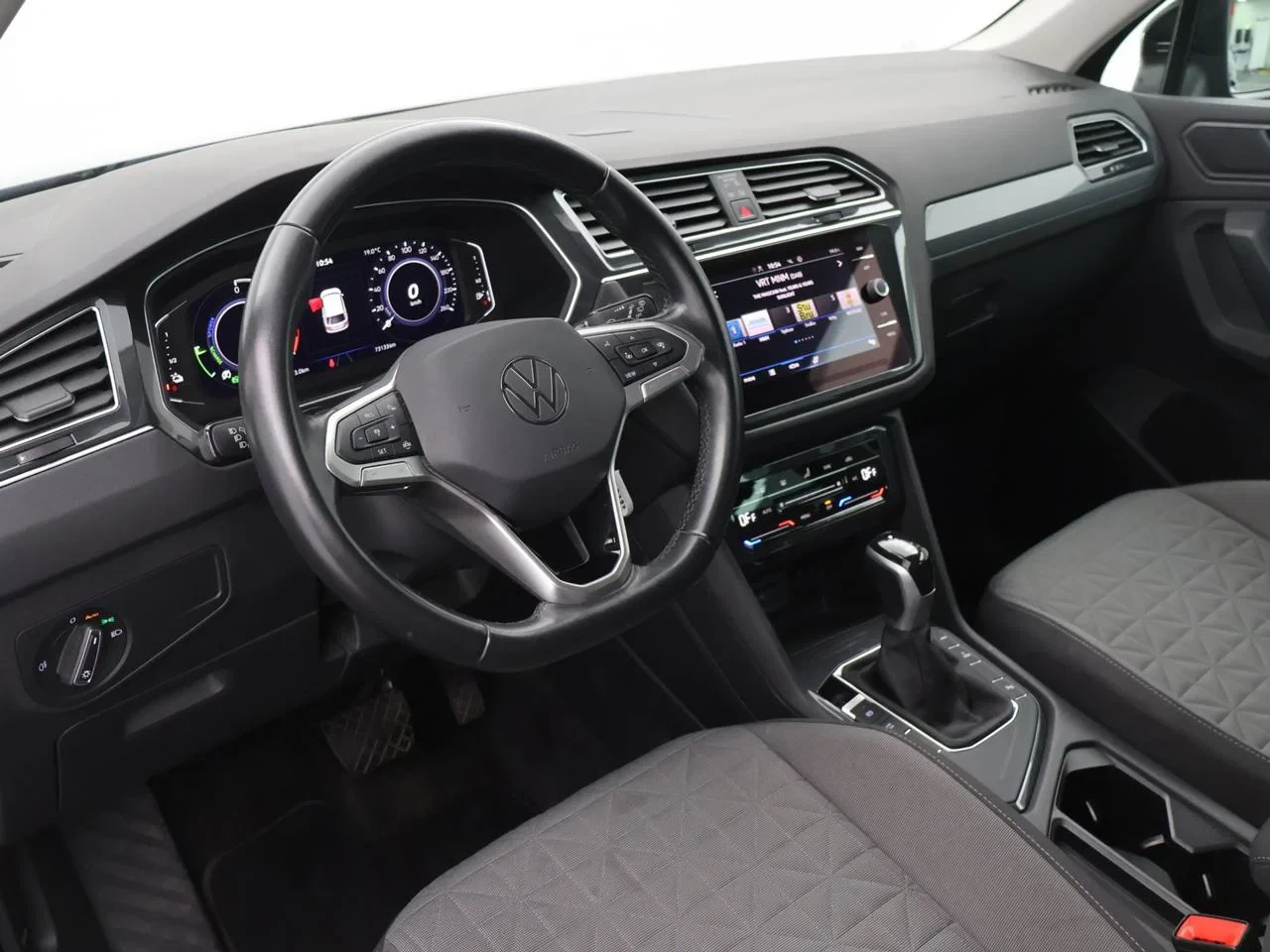 Volkswagen-Tiguan-image-7