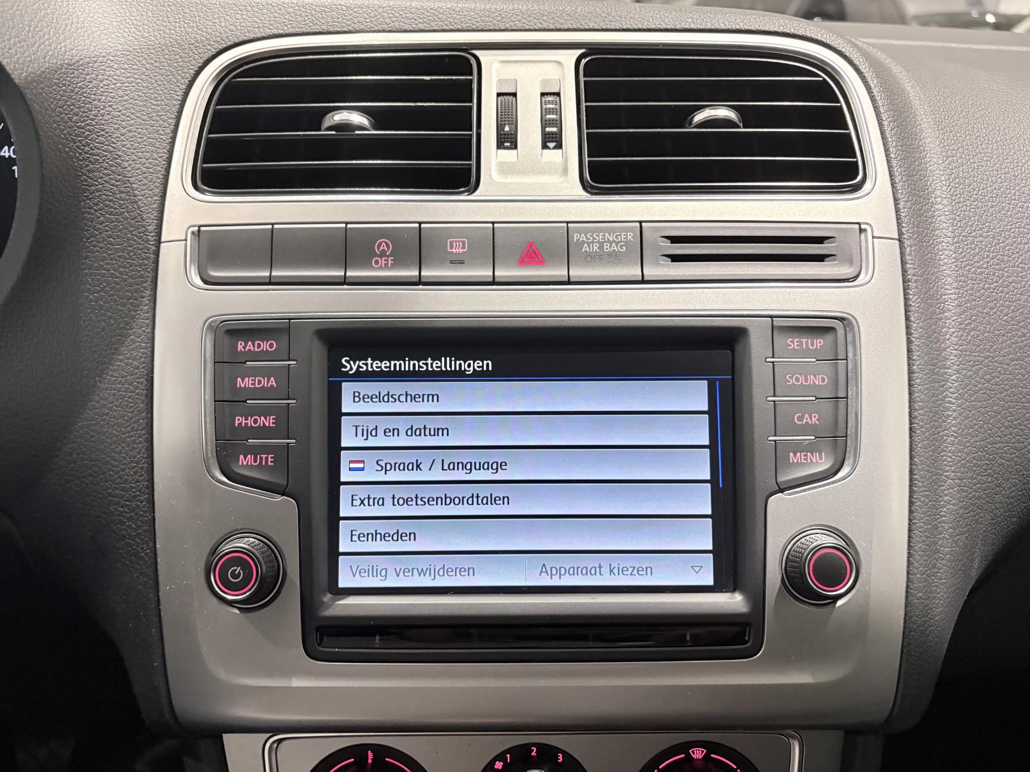 Volkswagen-Polo-image-19