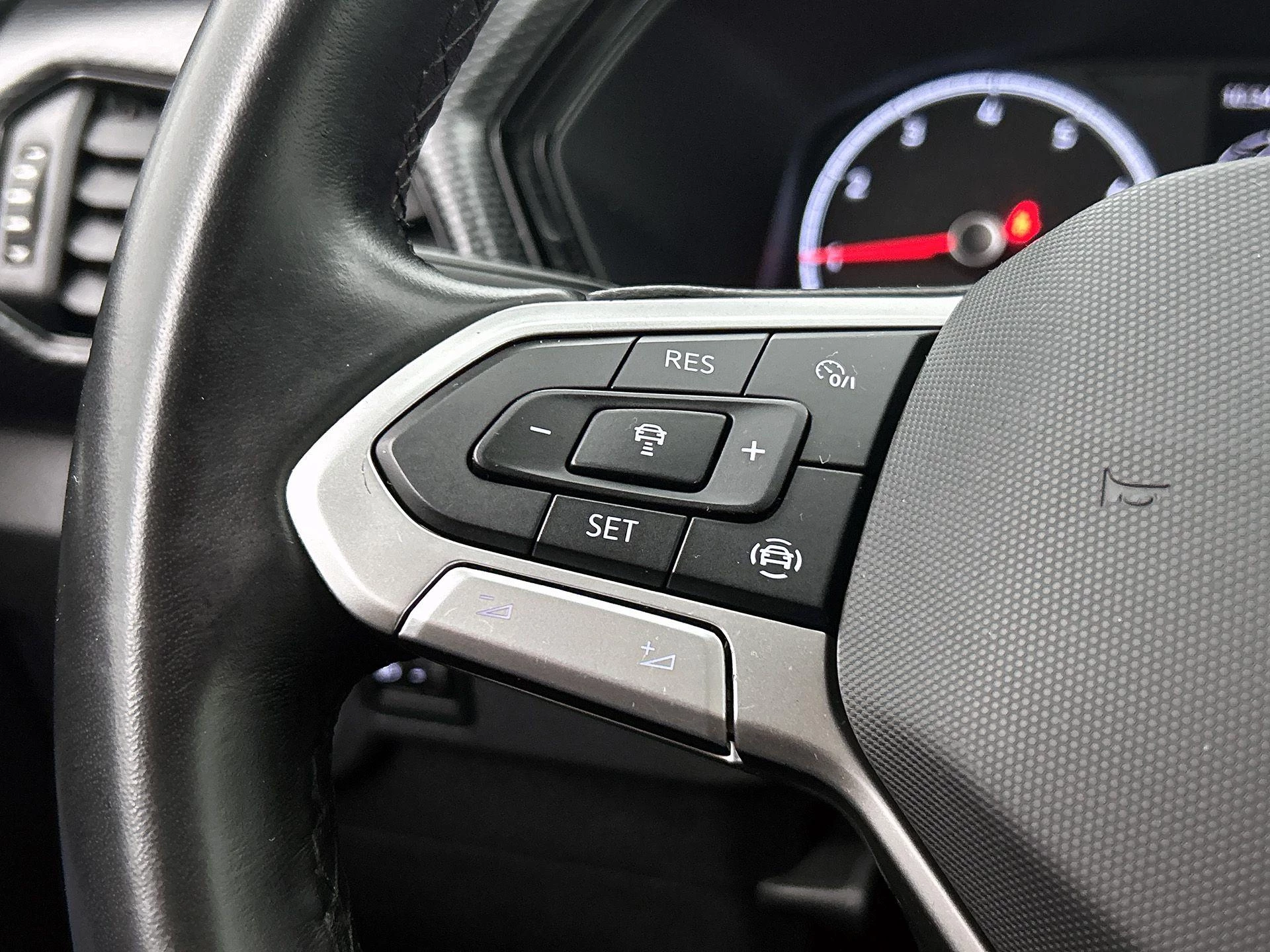 Volkswagen-T-Cross-image-9