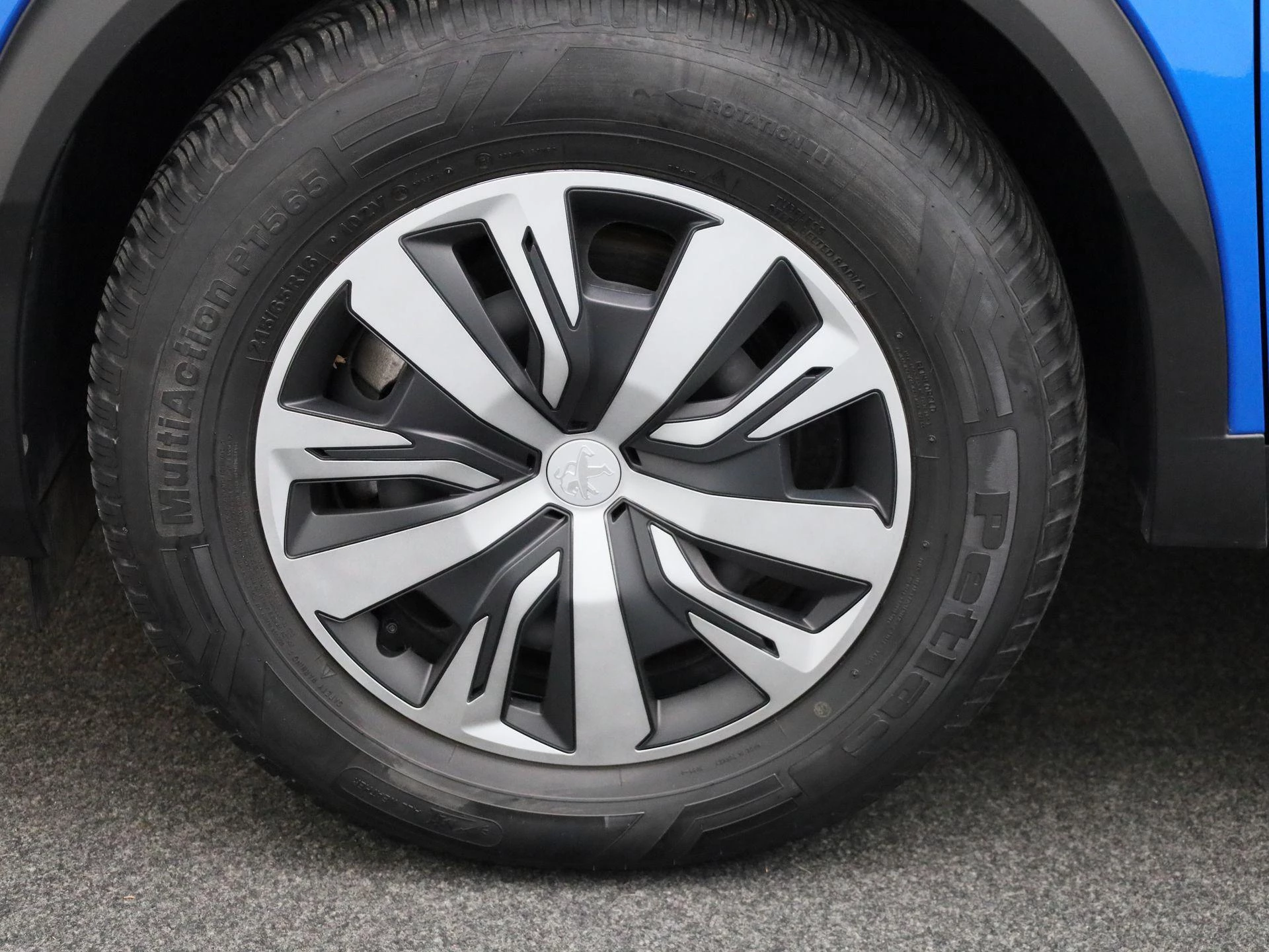 Peugeot-e-2008-image-15
