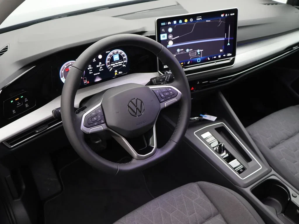 Volkswagen-Golf-image-16