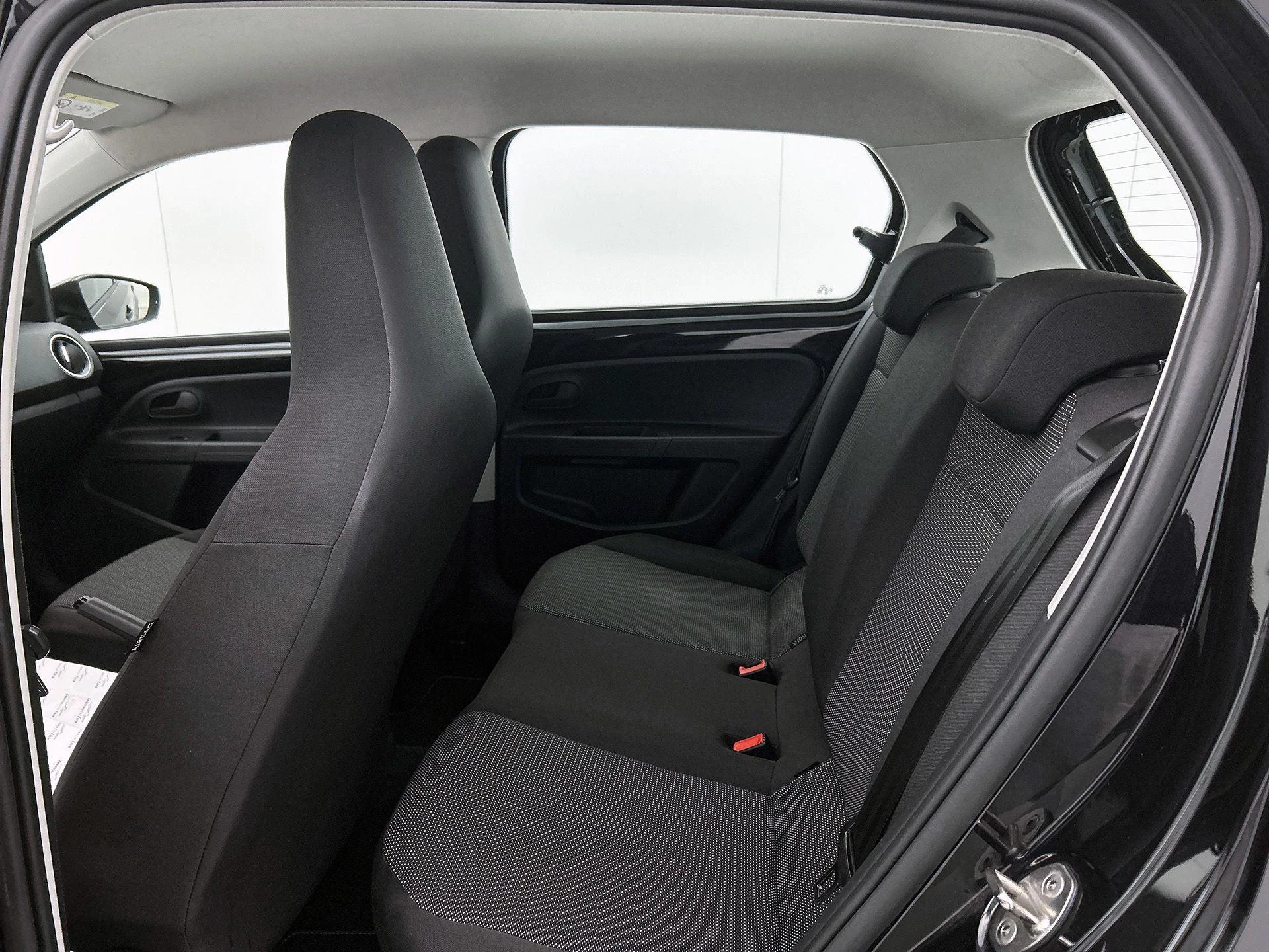 Volkswagen-up!-image-25