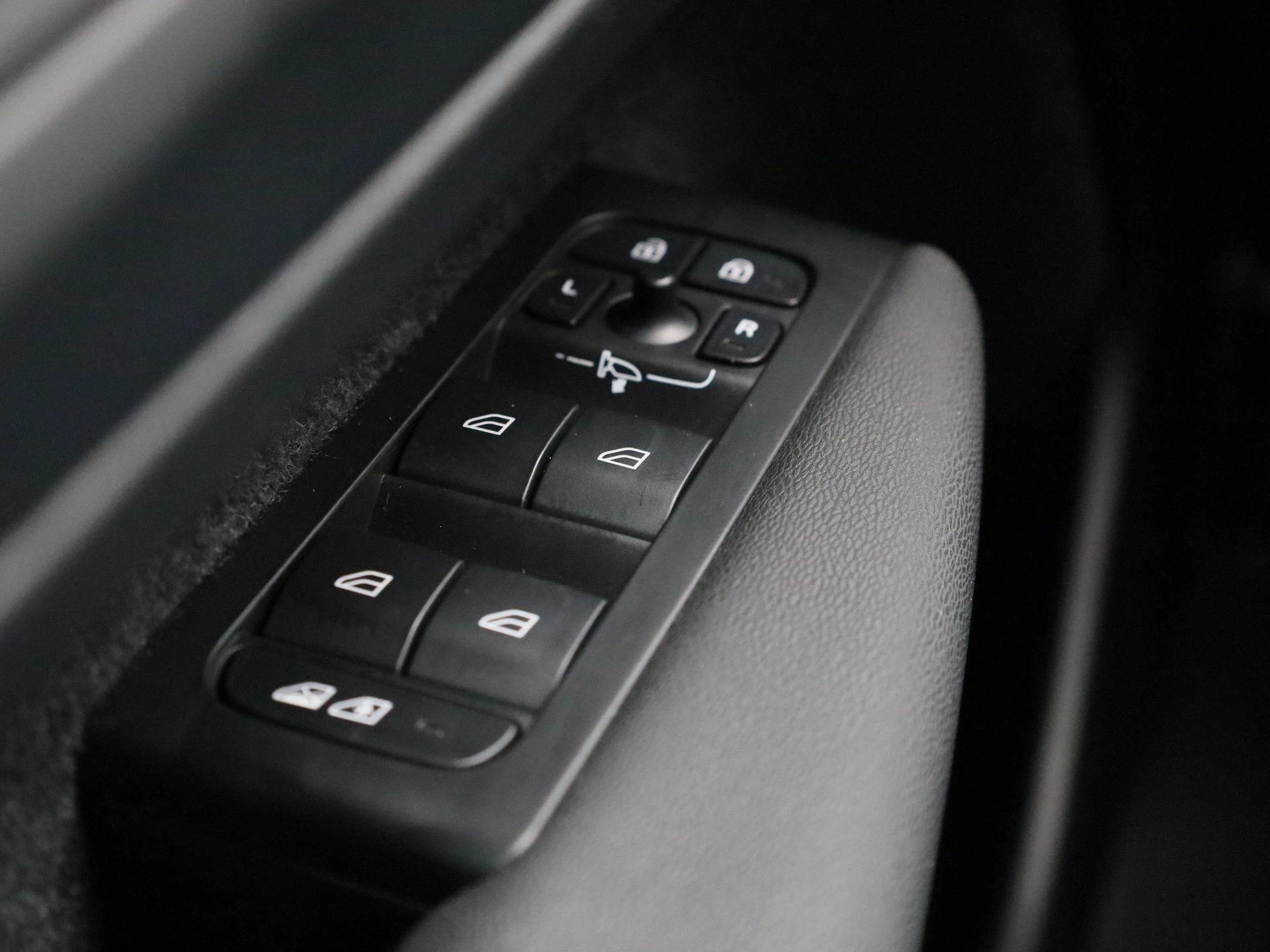 Volvo-C40-image-30