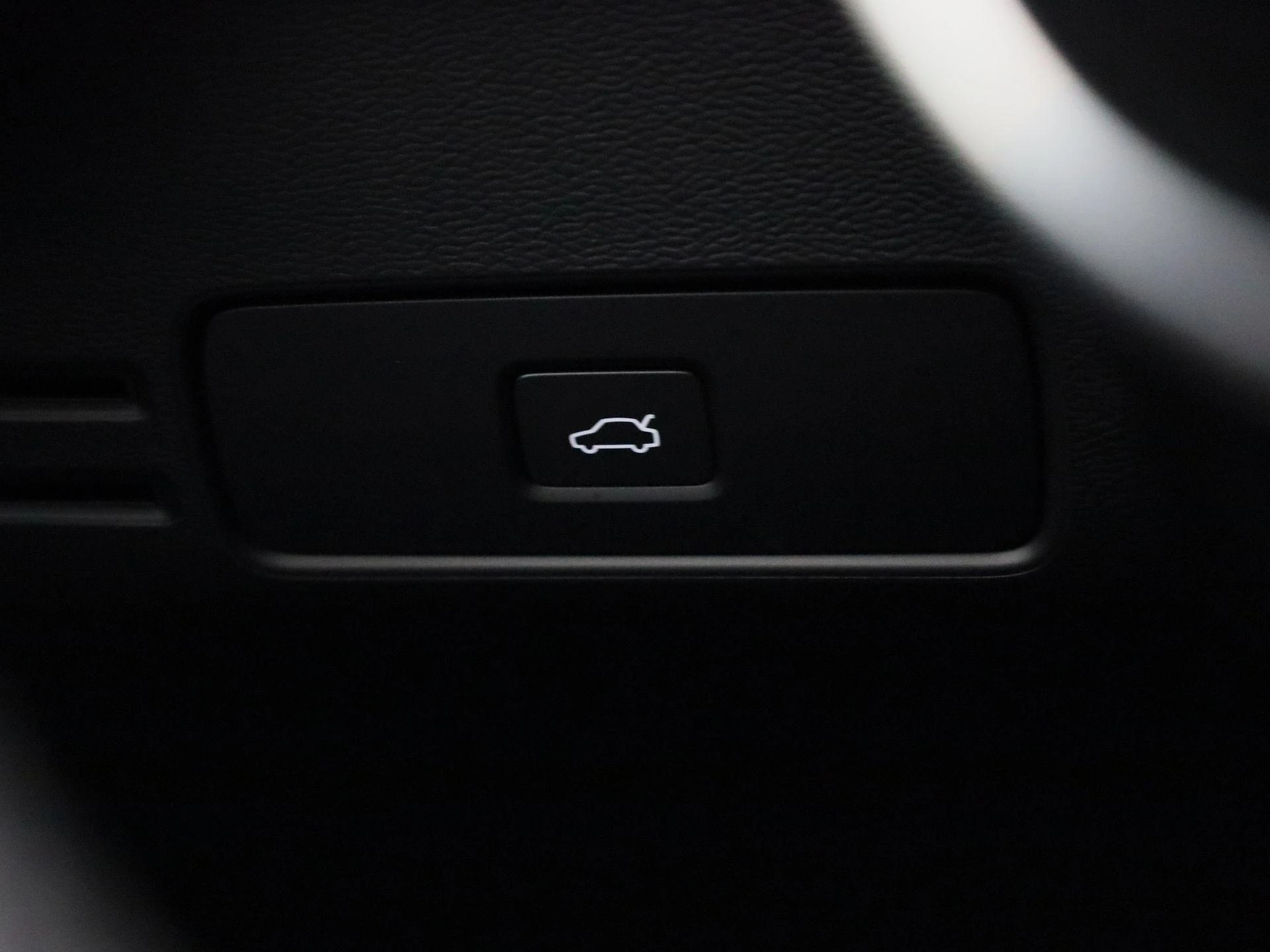 Volvo-C40-image-28