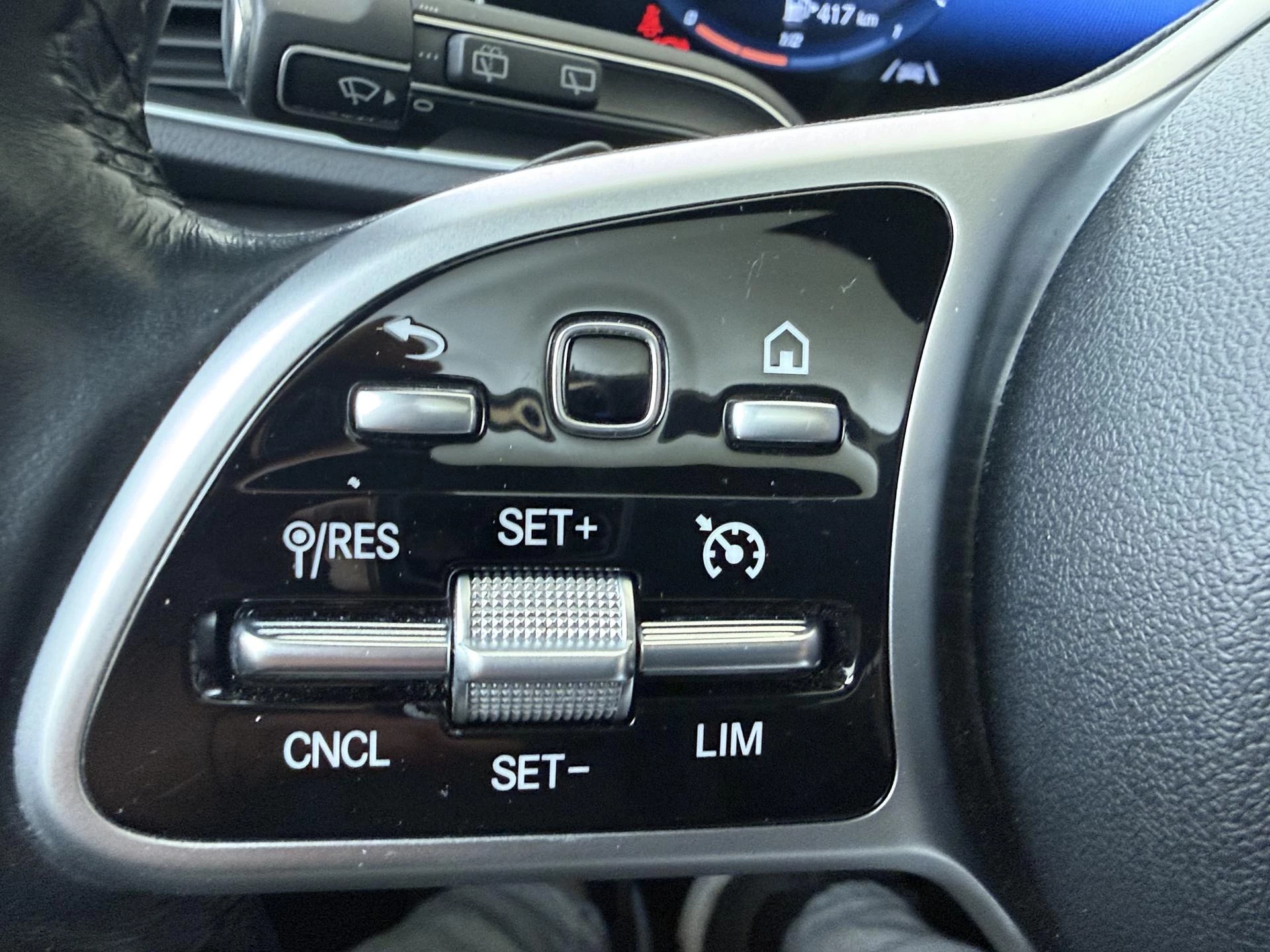 Mercedes-Benz-GLE-image-12