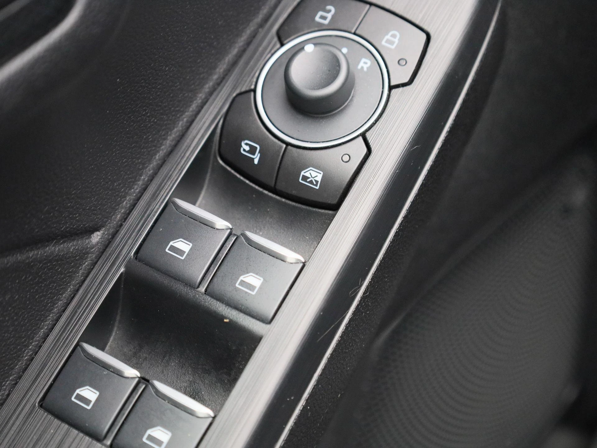 Ford-Kuga-image-35