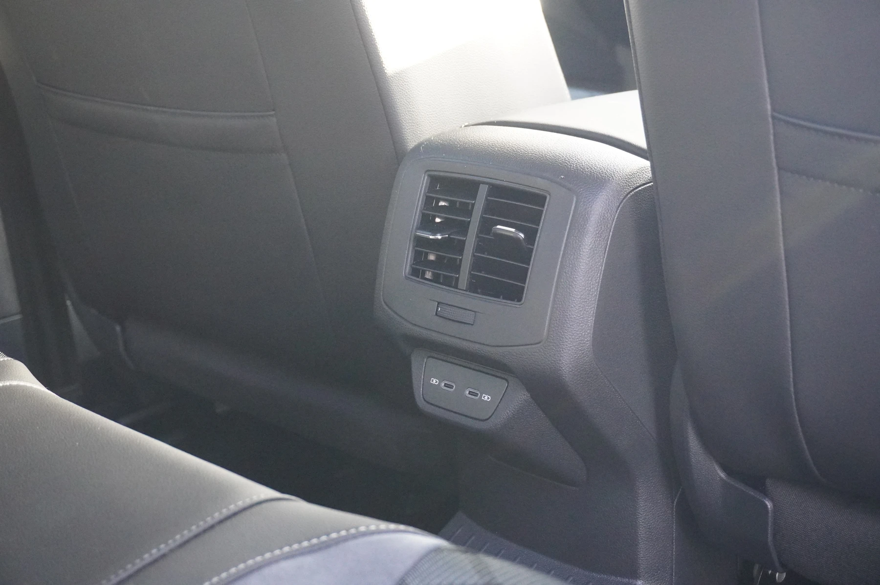Volkswagen-T-Roc-image-8