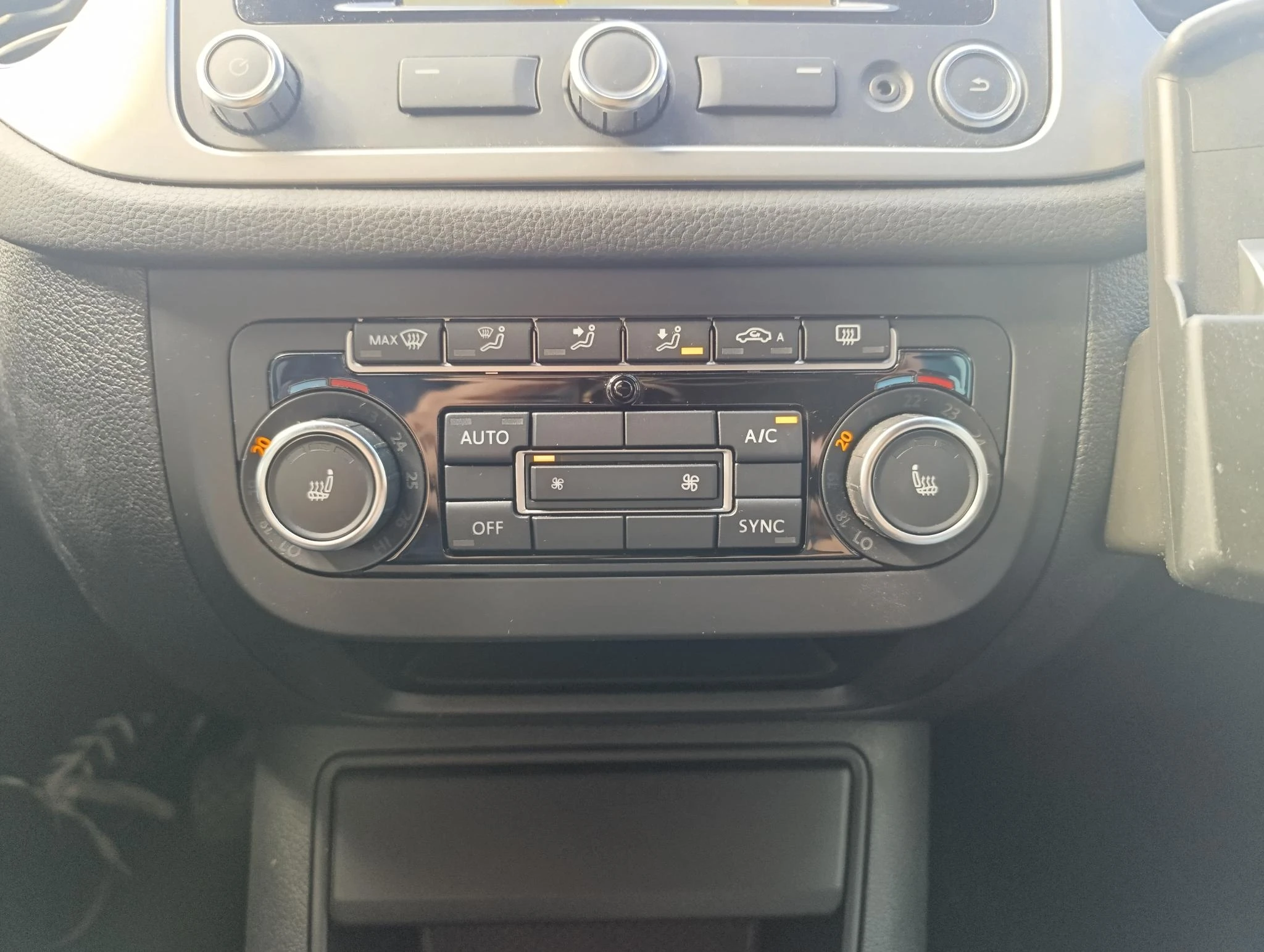 Volkswagen-Tiguan-image-22